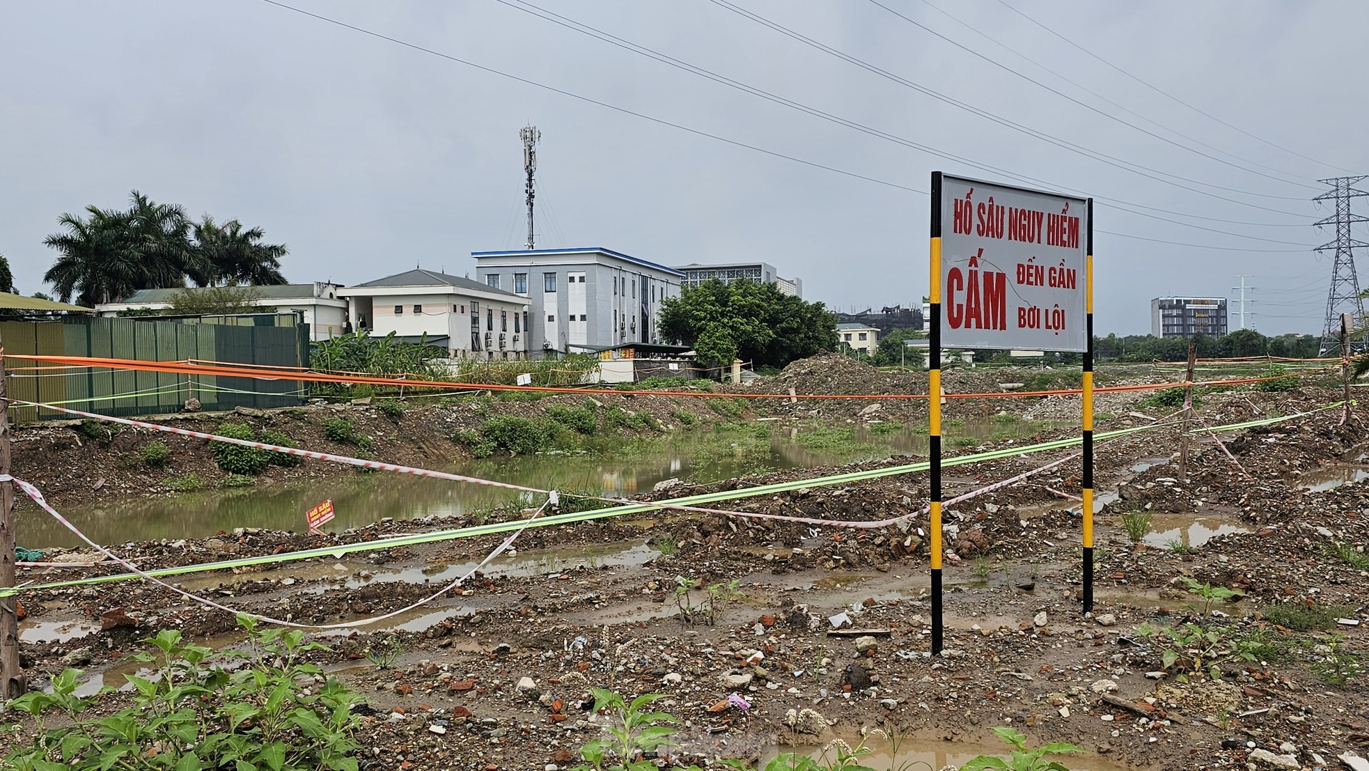 Sau bán đất sai quy hoạch, KĐT Thanh Hà lại múc đất, làm hồ trên khu quy hoạch cây xanh ảnh 2