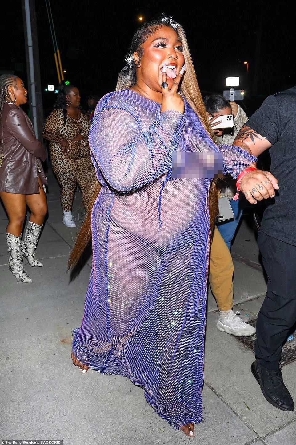 A series of stars dressed like nothing, showing off their sexy bodies at Cardi B's birthday party, photo 2