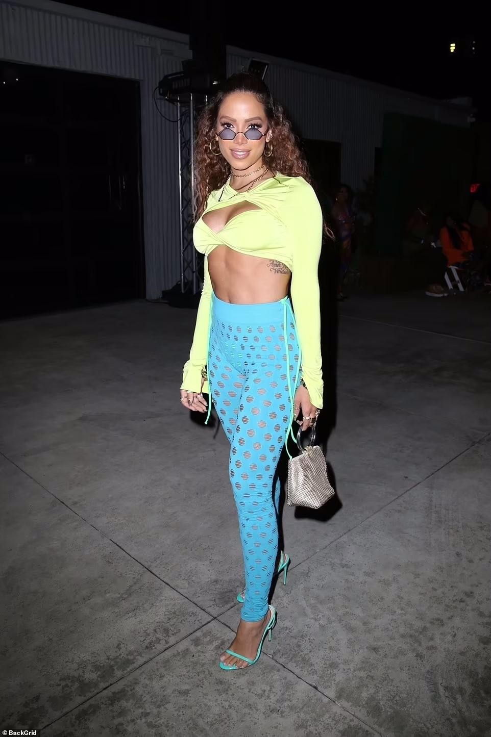 A series of stars dressed like nothing, showing off their sexy bodies at Cardi B's birthday party, photo 7