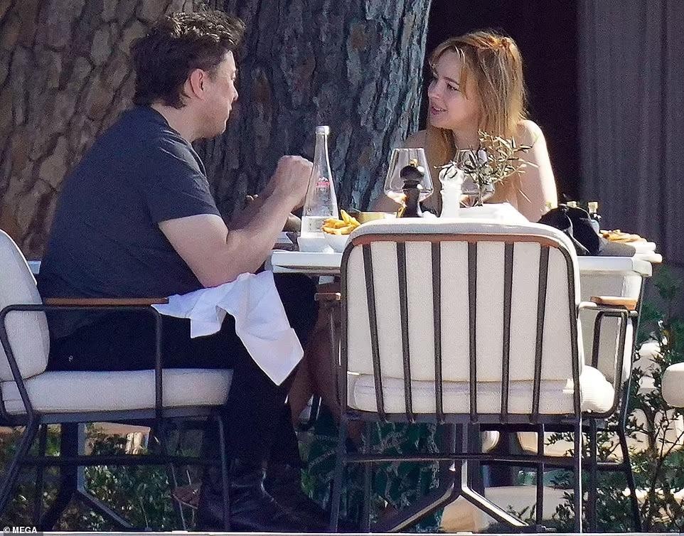 Billionaire Elon Musk publicly dates his new girlfriend, 23 years younger than him, in France photo 2