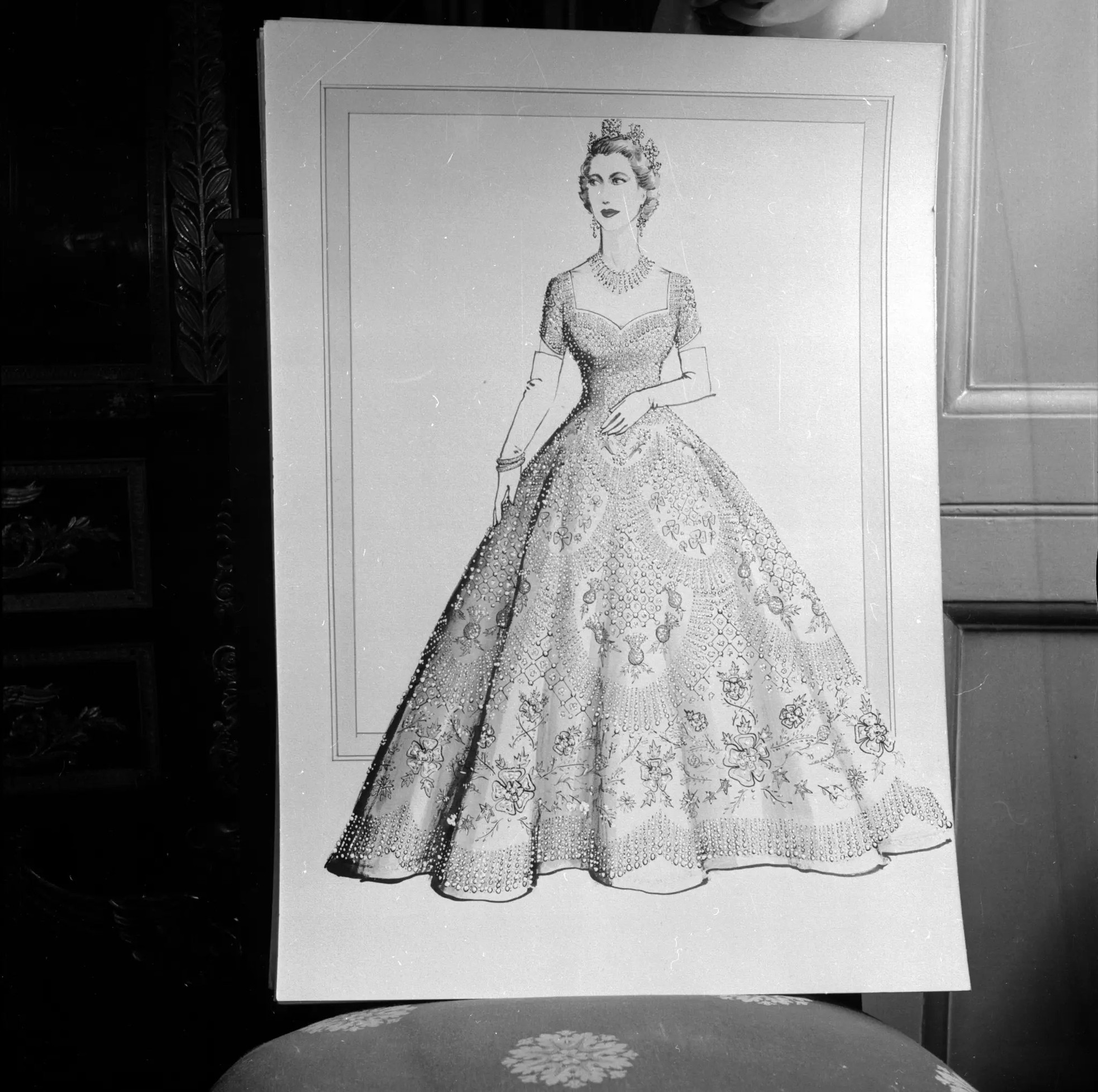 The secret behind Queen Elizabeth's coronation dress photo 2