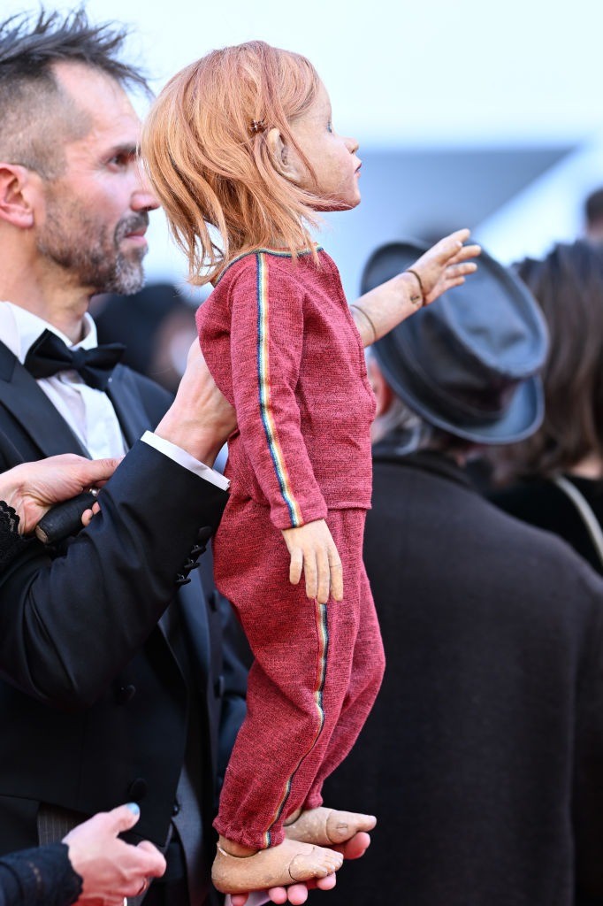 Cannes ngày 5: Selena Gomez thành tâm điểm, không thiếu khách vô danh làm lố ảnh 26