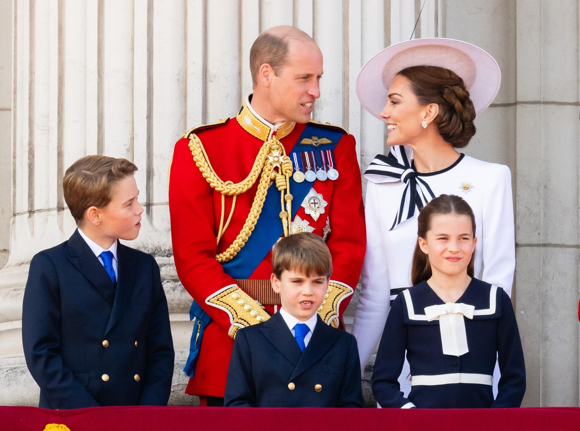 Chuyên gia ngôn ngữ cơ thể nói về khoảnh khắc William và Kate nhìn nhau say đắm ảnh 1