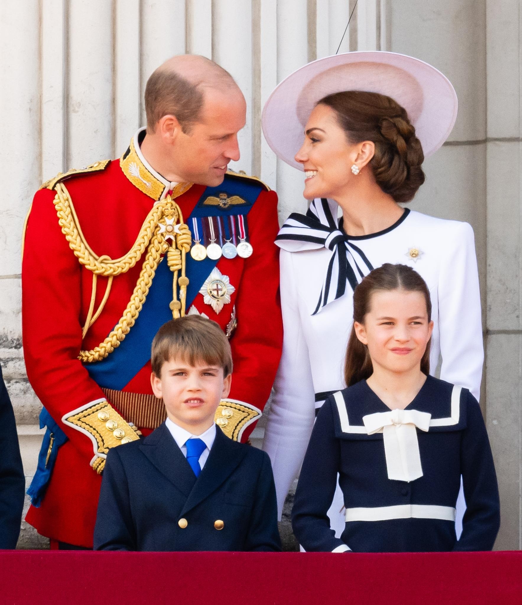 Chuyên gia ngôn ngữ cơ thể nói về khoảnh khắc William và Kate nhìn nhau say đắm ảnh 2