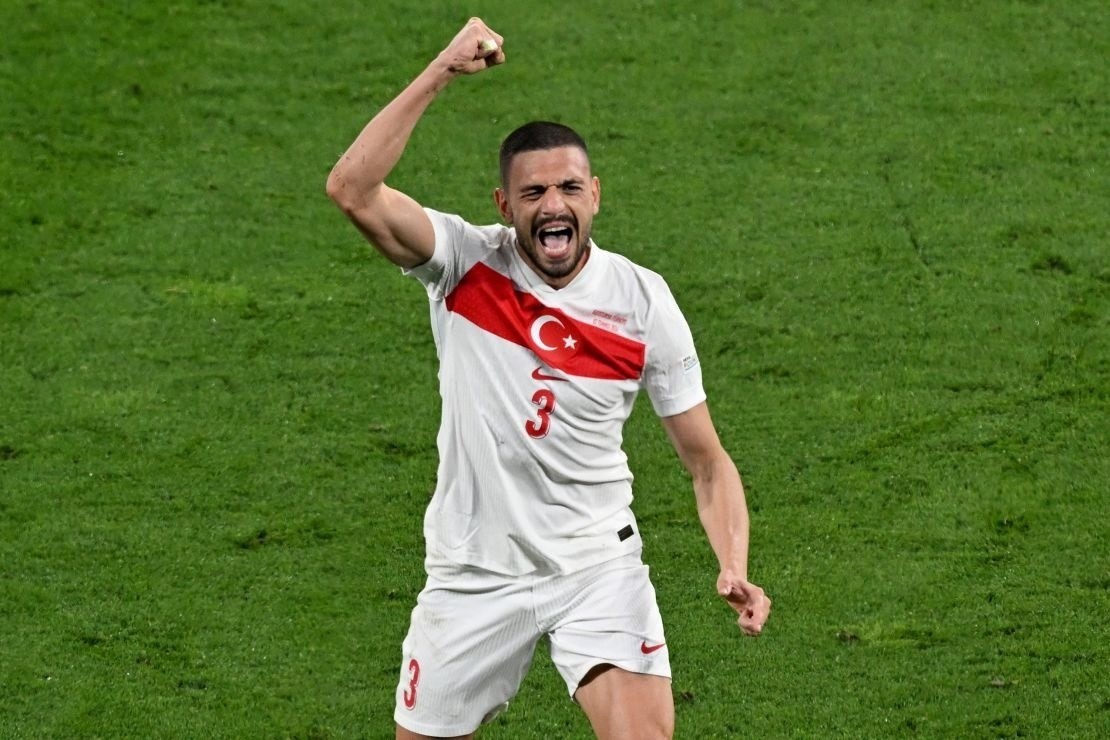 Nhan sắc vợ người hùng ghi cú đúp giúp Thổ Nhĩ Kỳ vào tứ kết Euro ảnh 1