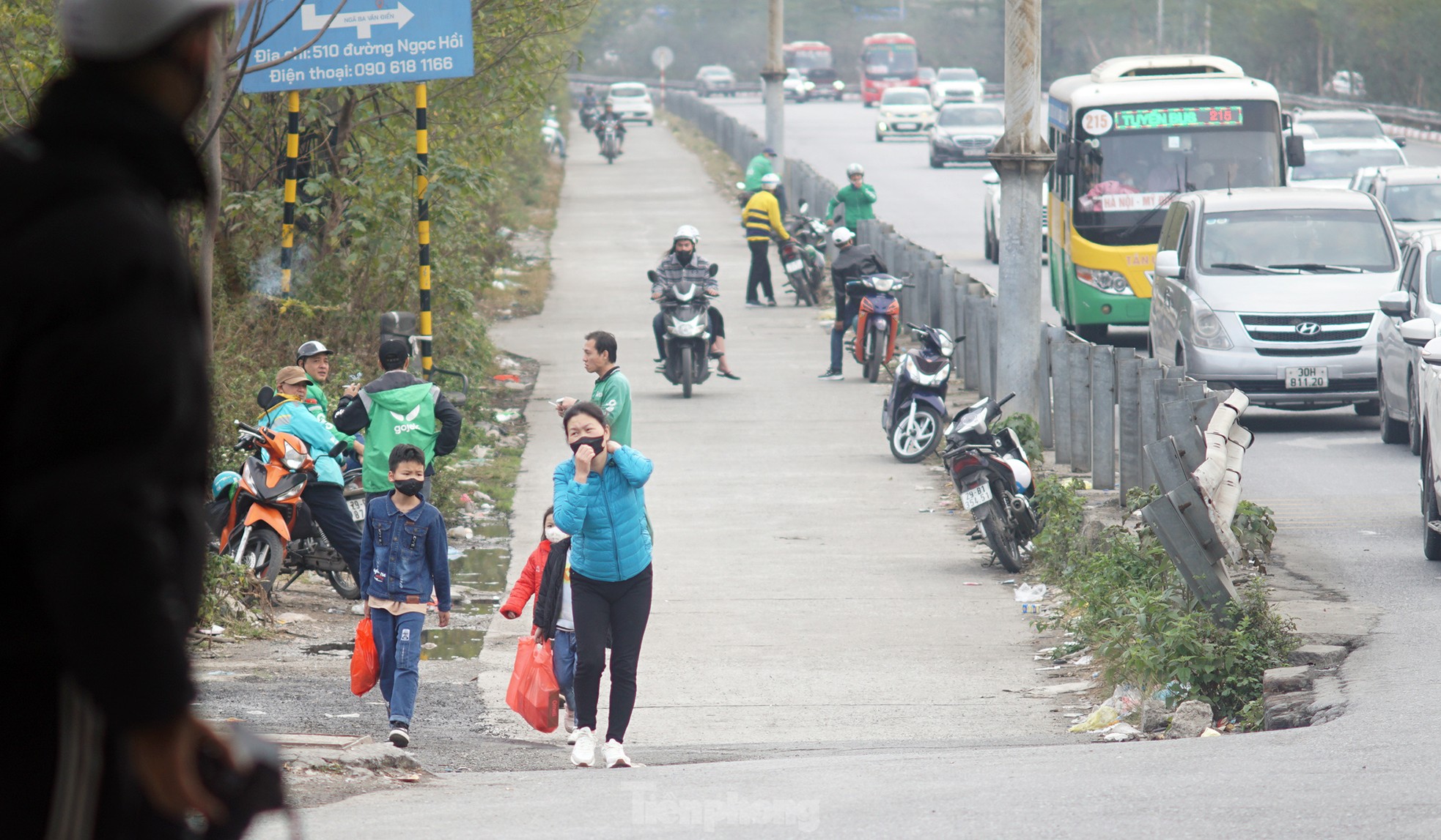 Mùng 4 Tết: Phương tiện ùn dài tại cửa ngõ Thủ đô ảnh 7