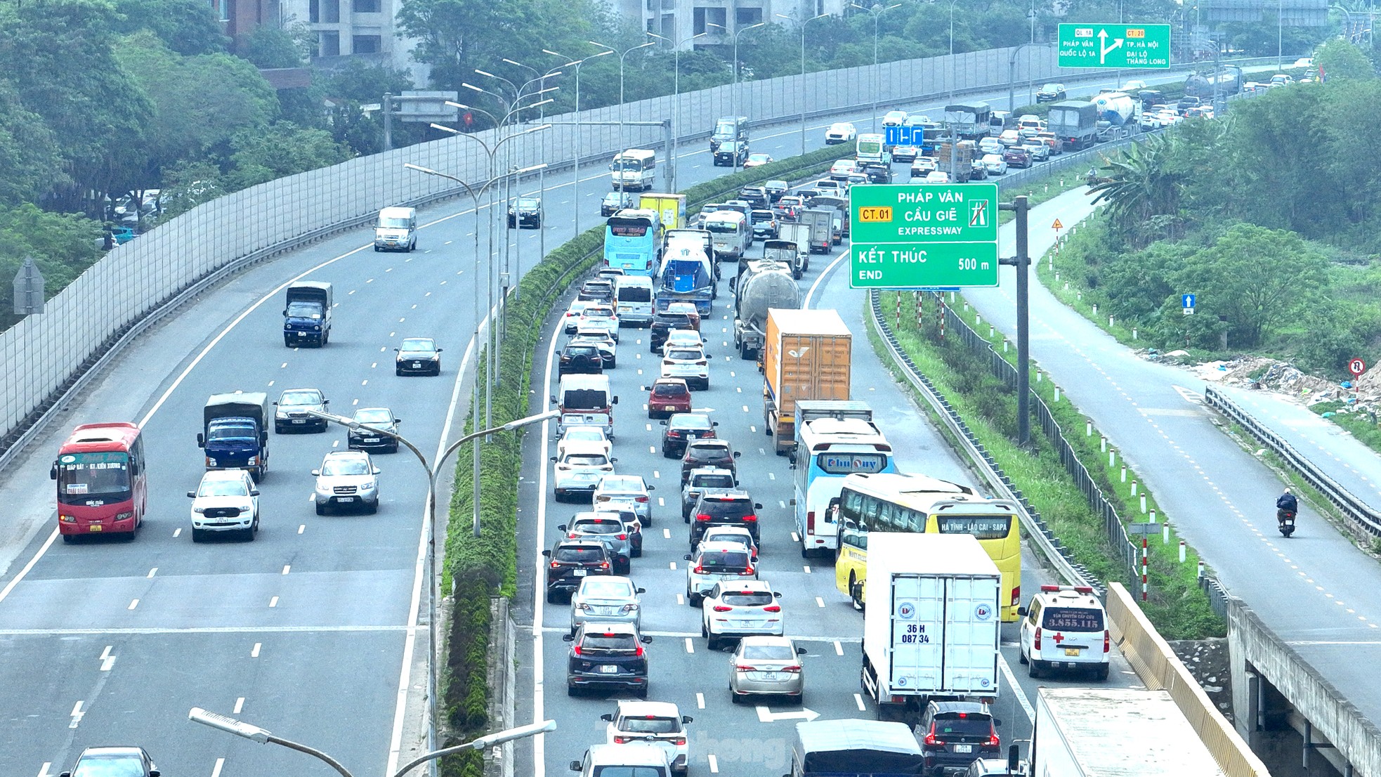 Chưa hết ngày nghỉ lễ, các phương tiện ùn tắc kéo dài hàng km tại cửa ngõ Thủ đô ảnh 7