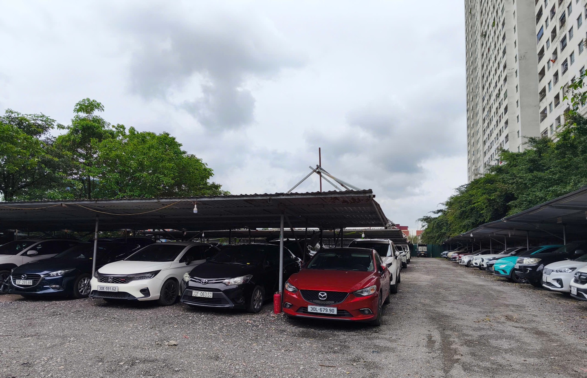 Cận cảnh bãi xe lậu nộp tiền 'bảo kê' cho Bí thư Đảng ủy phường Hoàng Liệt ảnh 14