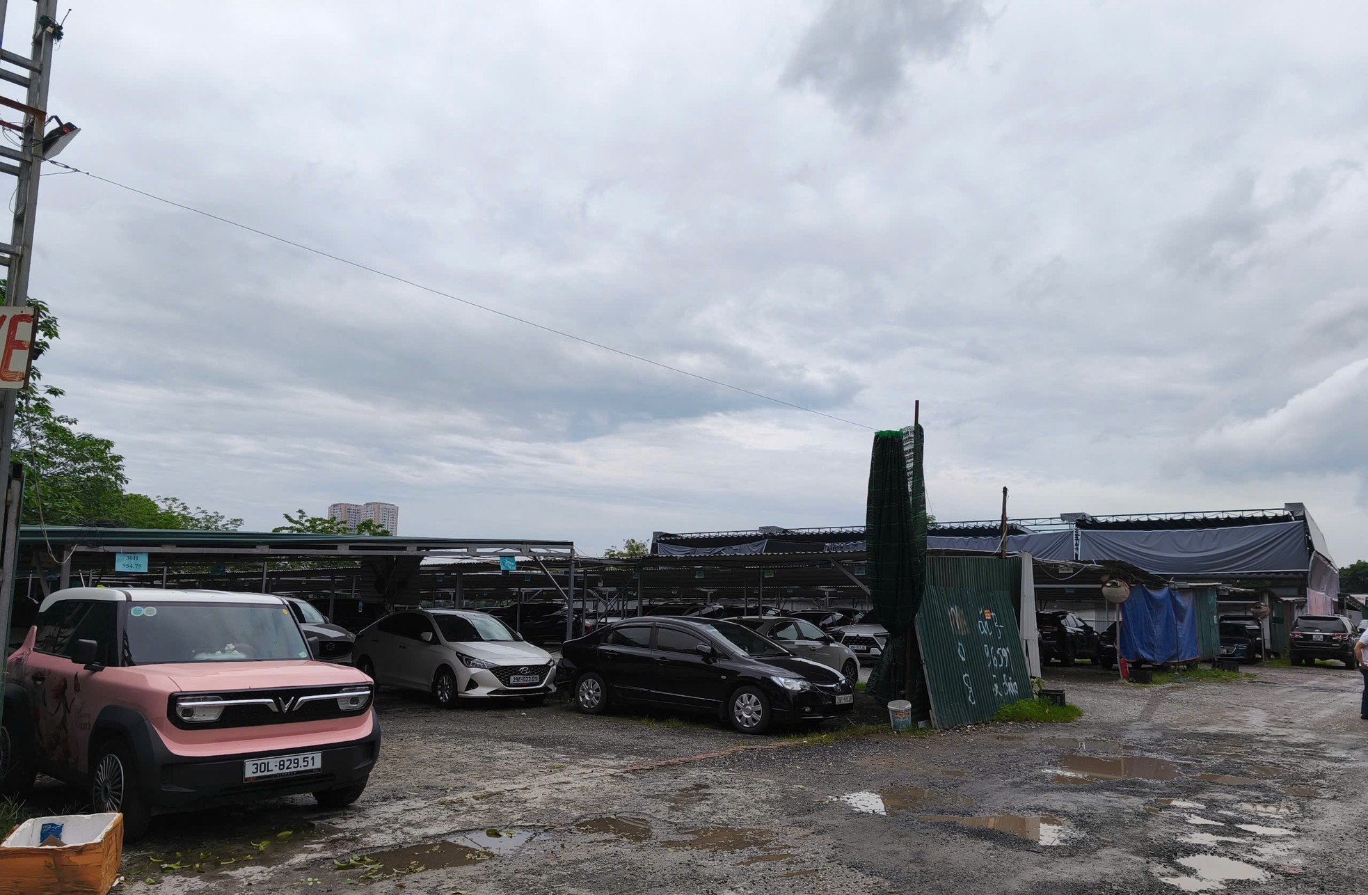 Cận cảnh bãi xe lậu nộp tiền 'bảo kê' cho Bí thư Đảng ủy phường Hoàng Liệt ảnh 5