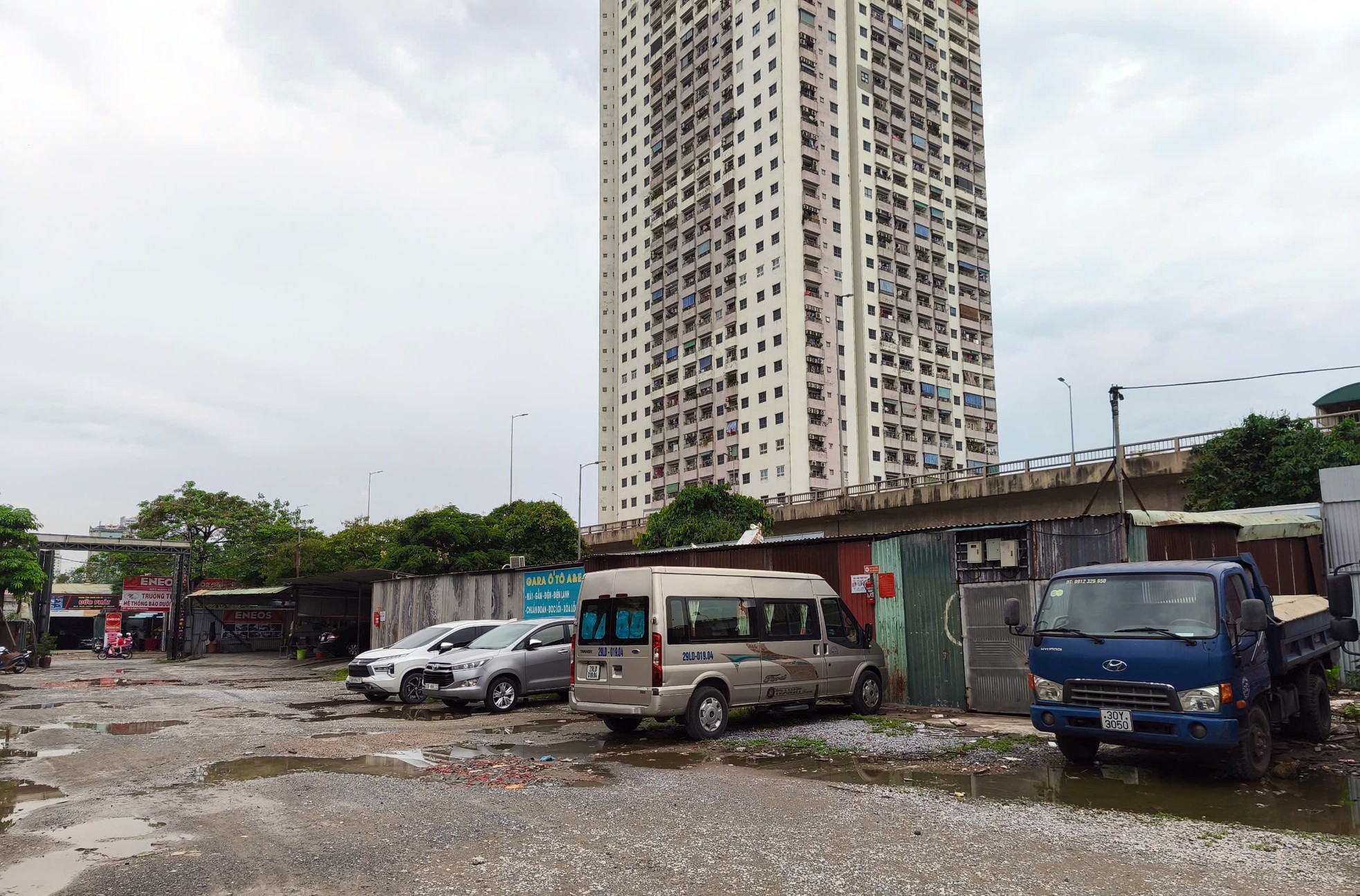 Cận cảnh bãi xe lậu nộp tiền 'bảo kê' cho Bí thư Đảng ủy phường Hoàng Liệt ảnh 11