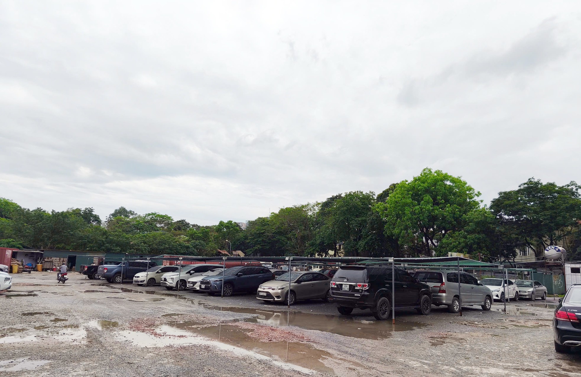 Cận cảnh bãi xe lậu nộp tiền 'bảo kê' cho Bí thư Đảng ủy phường Hoàng Liệt ảnh 10