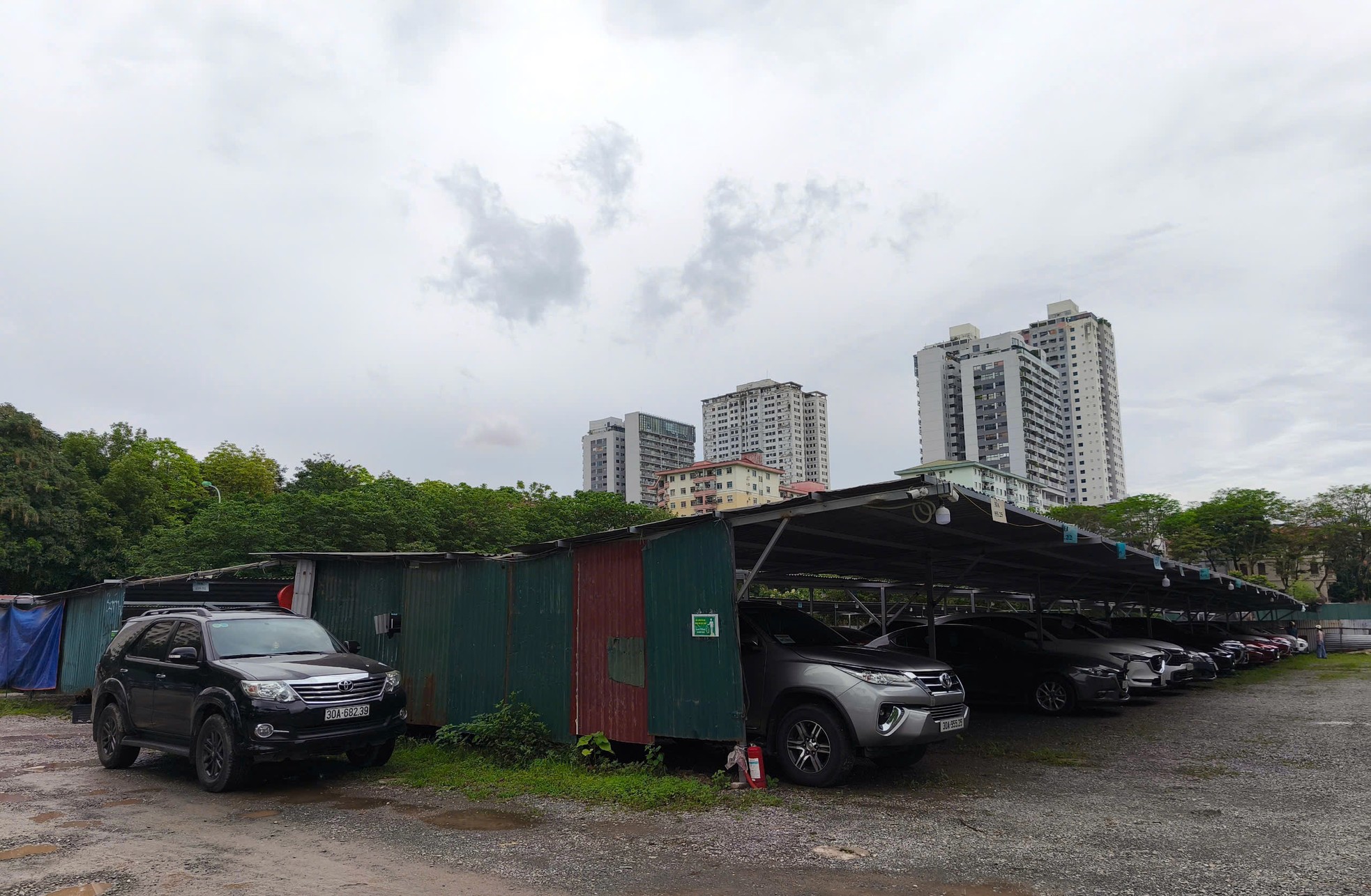 Cận cảnh bãi xe lậu nộp tiền 'bảo kê' cho Bí thư Đảng ủy phường Hoàng Liệt ảnh 7