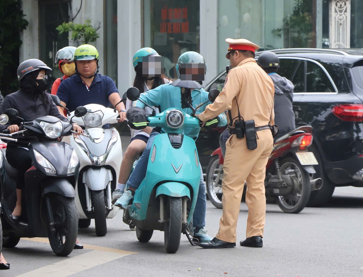 Hà Nội: CSGT ghi hình xử lý vi phạm tại 20 nút giao, 8 tuyến trọng điểm ảnh 4