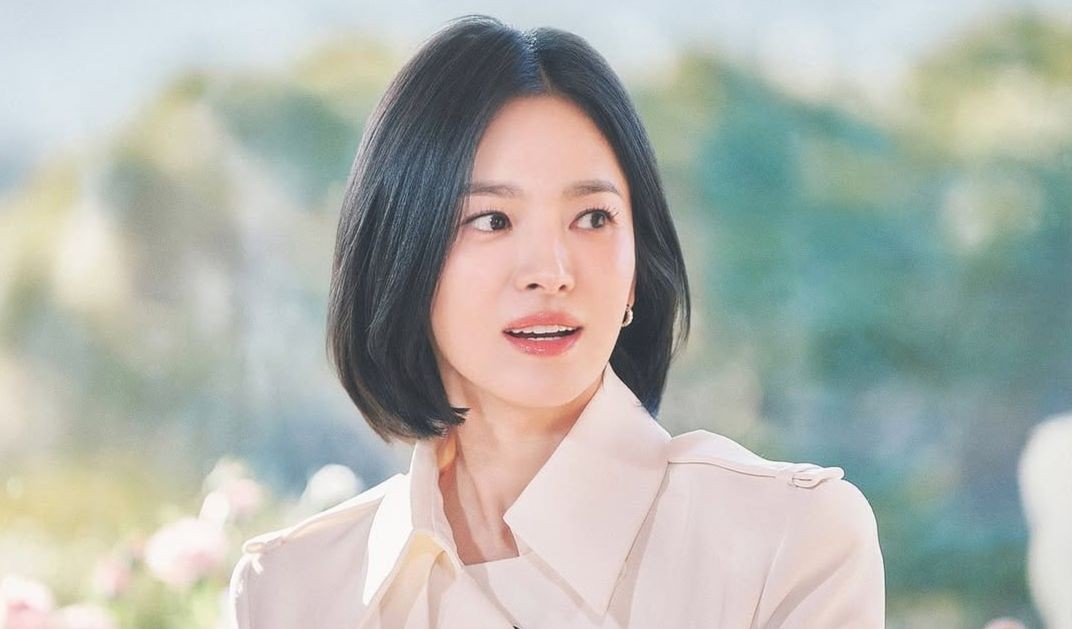 Song Hye Kyo thăng hoa, Kim Min Hee trượt dài ảnh 3