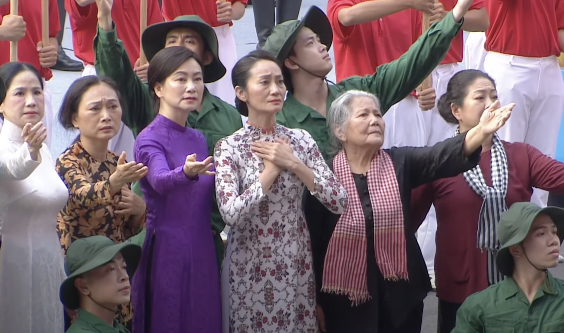 NSND Tạ Minh Tâm, Phương Mỹ Chi và hơn 1.000 nghệ sĩ biểu diễn 'Rạng rỡ non sông Việt Nam' ảnh 3