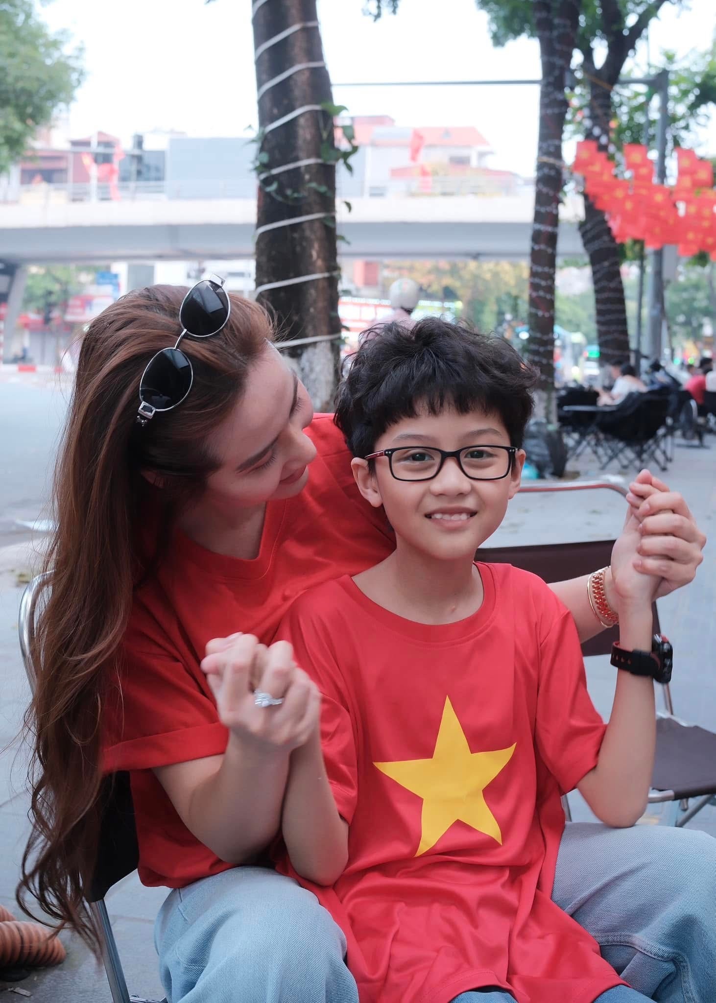 Sao Việt rộn ràng check-in mừng đại lễ 30/4 ảnh 3