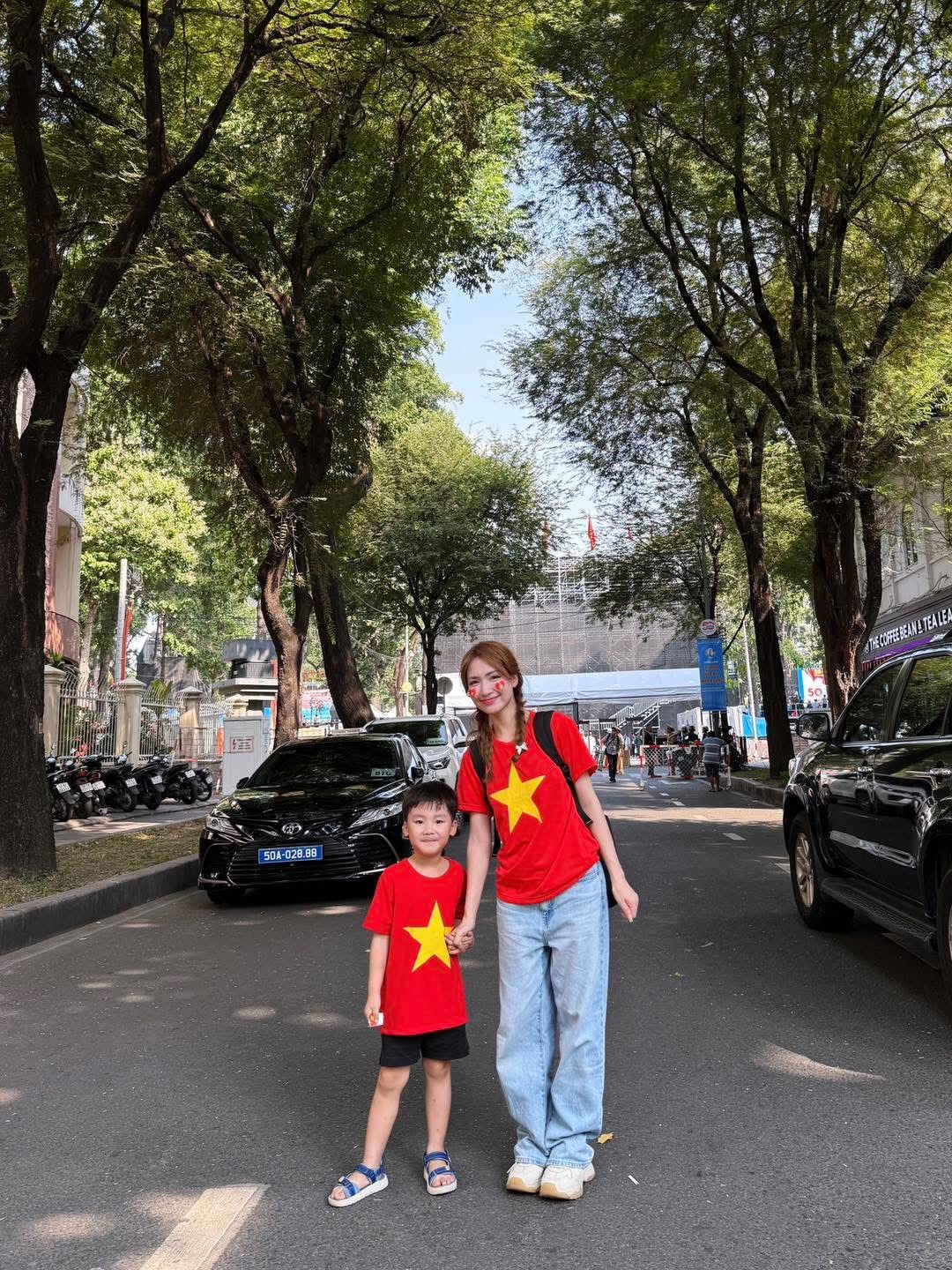 Sao Việt rộn ràng check-in mừng đại lễ 30/4 ảnh 8