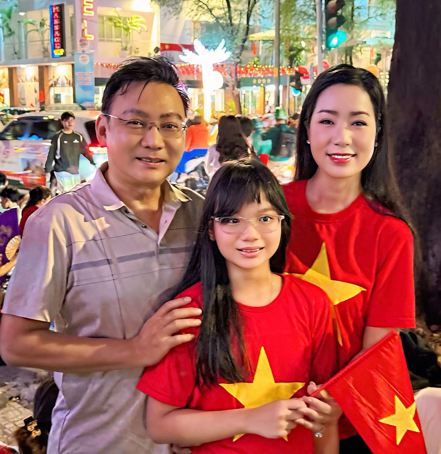 Sao Việt rộn ràng check-in mừng đại lễ 30/4 ảnh 2