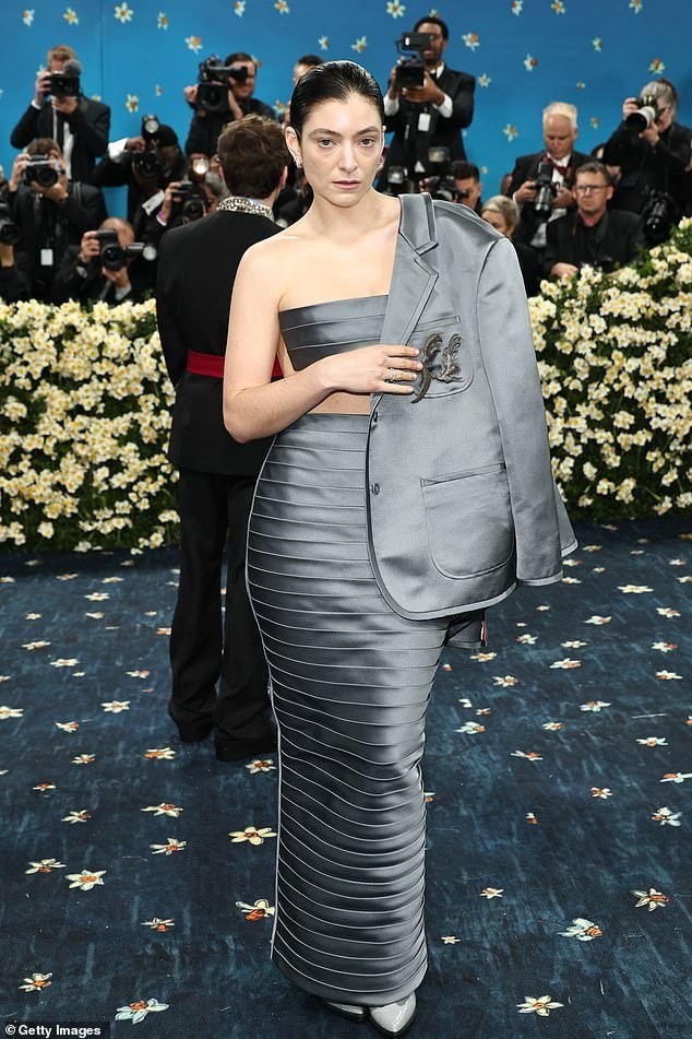 Lisa (BlackPink) vào danh sách mặc xấu nhất Met Gala 2025 ảnh 2