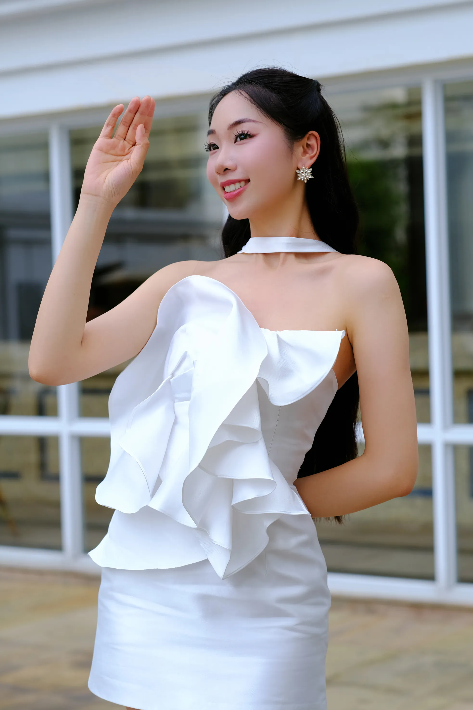 Những thí sinh đầu tiên của Hoa hậu Việt Nam đổ bộ Thành phố Huế ảnh 11