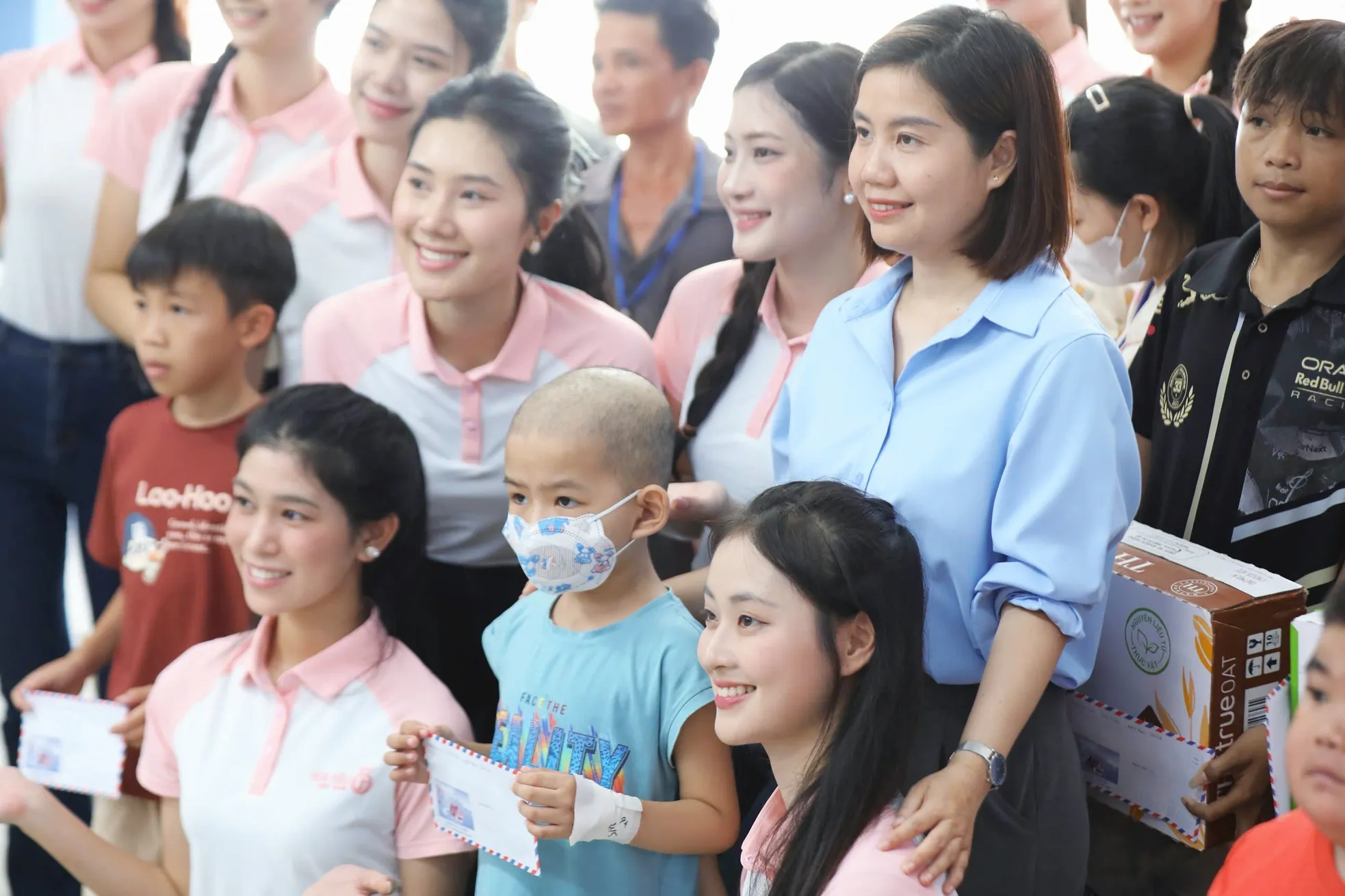 25 thí sinh Hoa hậu Việt Nam lan tỏa yêu thương đến bệnh nhi ung thư ảnh 14
