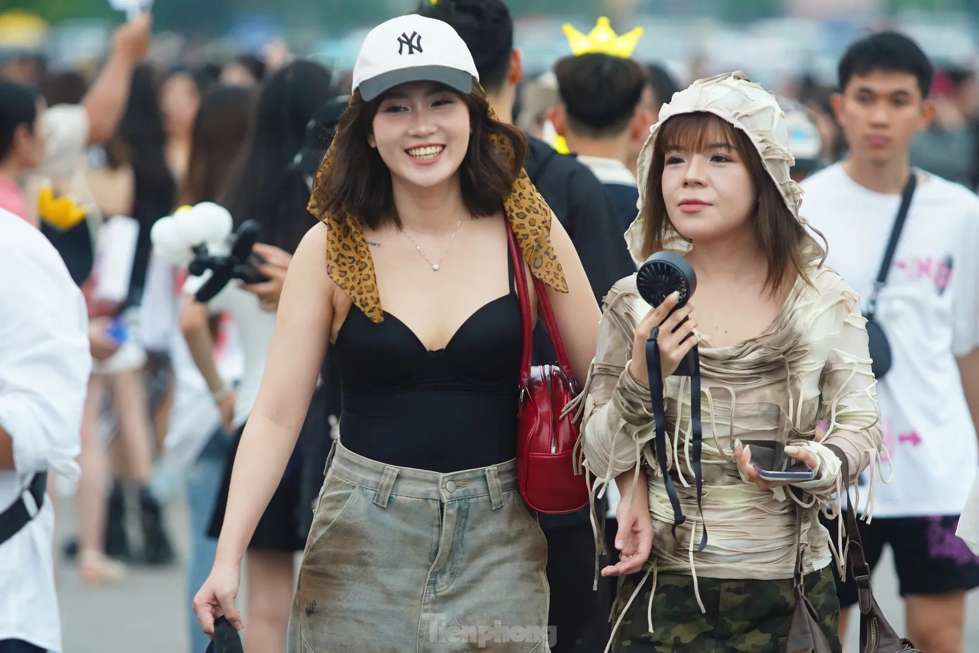 Biển người đổ về sân Mỹ Đình ảnh 3