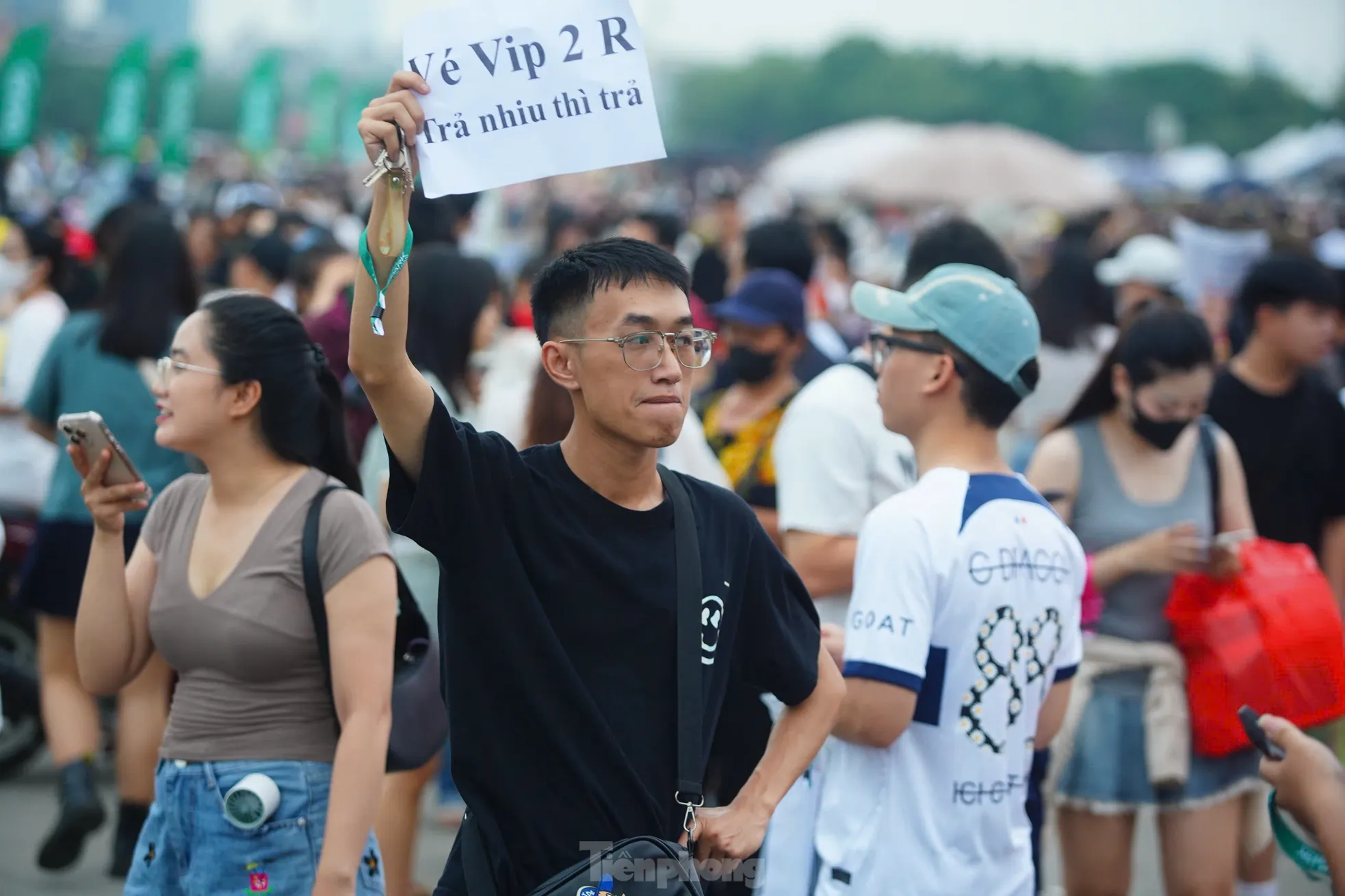 Giá vé show có G-Dragon giảm sâu, phe vé ế khách ảnh 5