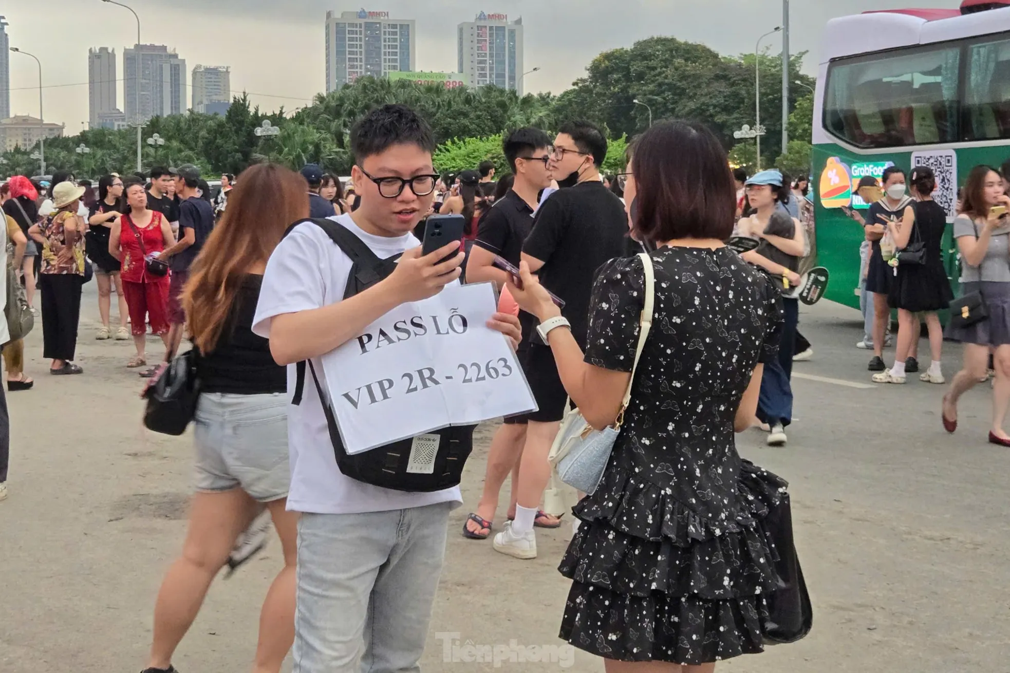 Giá vé show có G-Dragon giảm sâu, phe vé ế khách ảnh 11