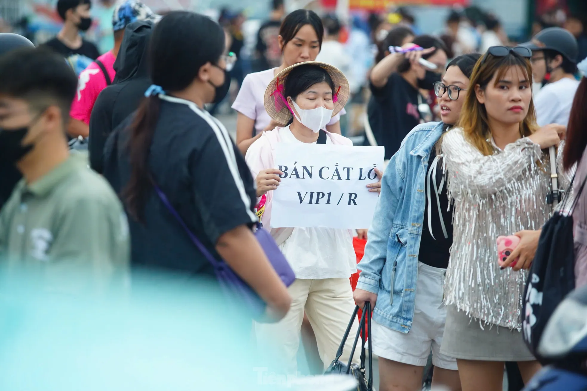 Giá vé show có G-Dragon giảm sâu, phe vé ế khách ảnh 7