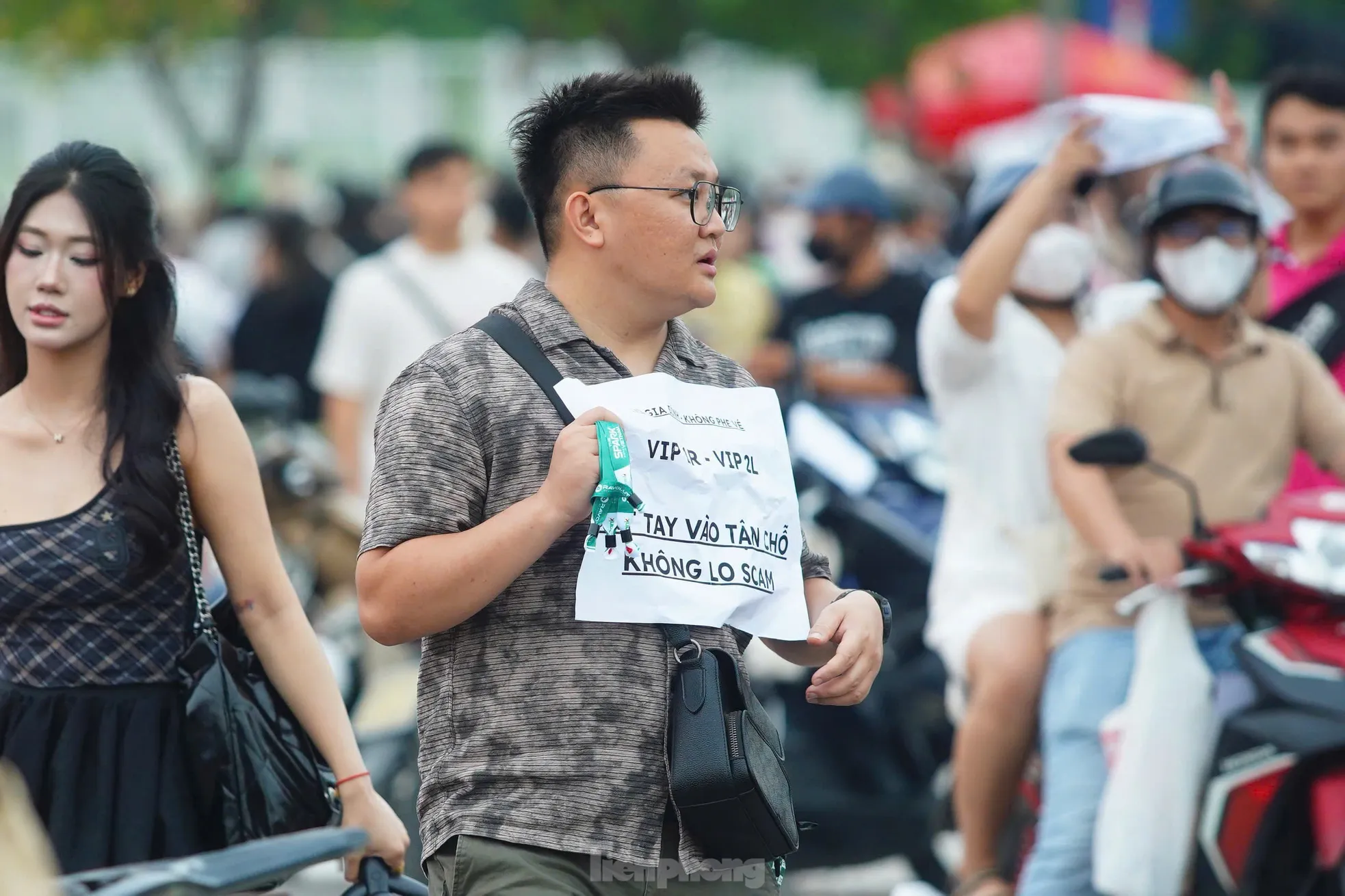 Giá vé show có G-Dragon giảm sâu, phe vé ế khách ảnh 10