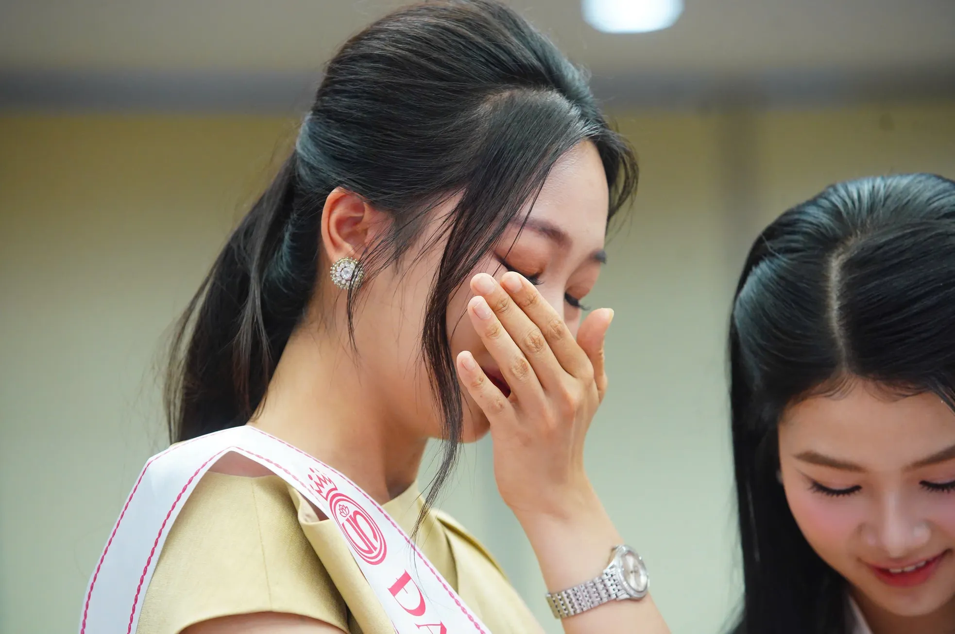 Hoa hậu Hà Trúc Linh về báo Tiền Phong: 'Từ nay chúng ta là người một nhà' ảnh 15