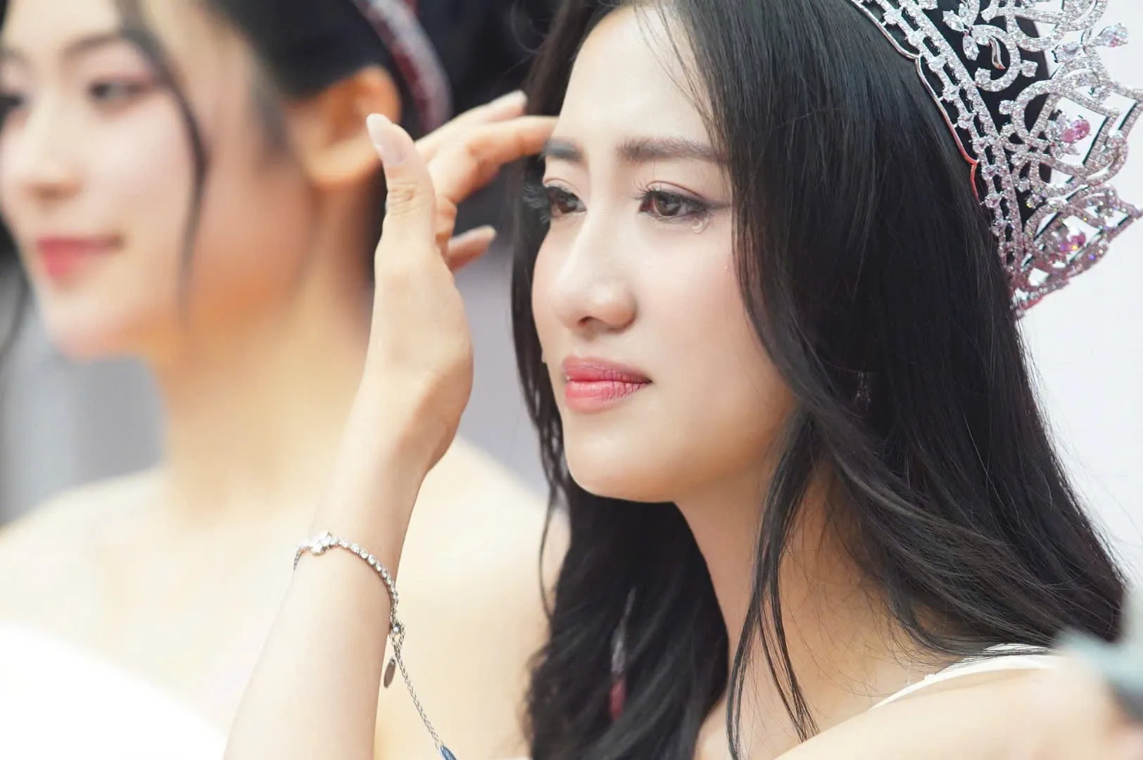 Hoa hậu Hà Trúc Linh về báo Tiền Phong: 'Từ nay chúng ta là người một nhà' ảnh 13