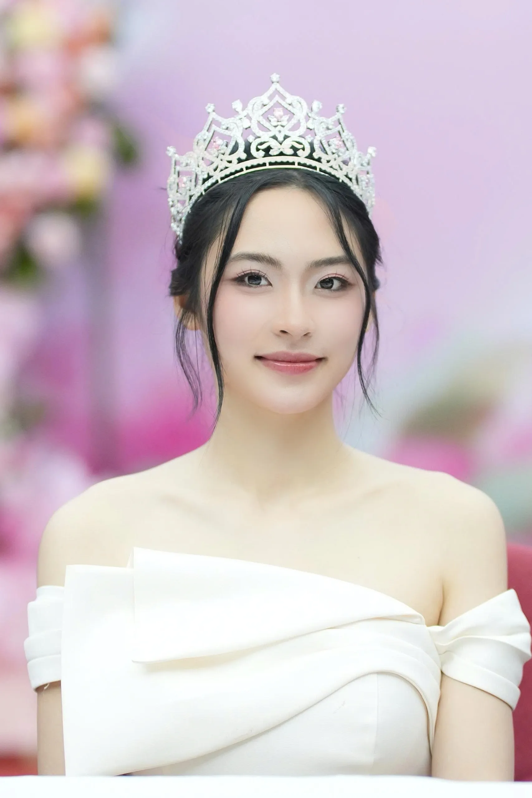 Hoa hậu Hà Trúc Linh về báo Tiền Phong: 'Từ nay chúng ta là người một nhà' ảnh 24