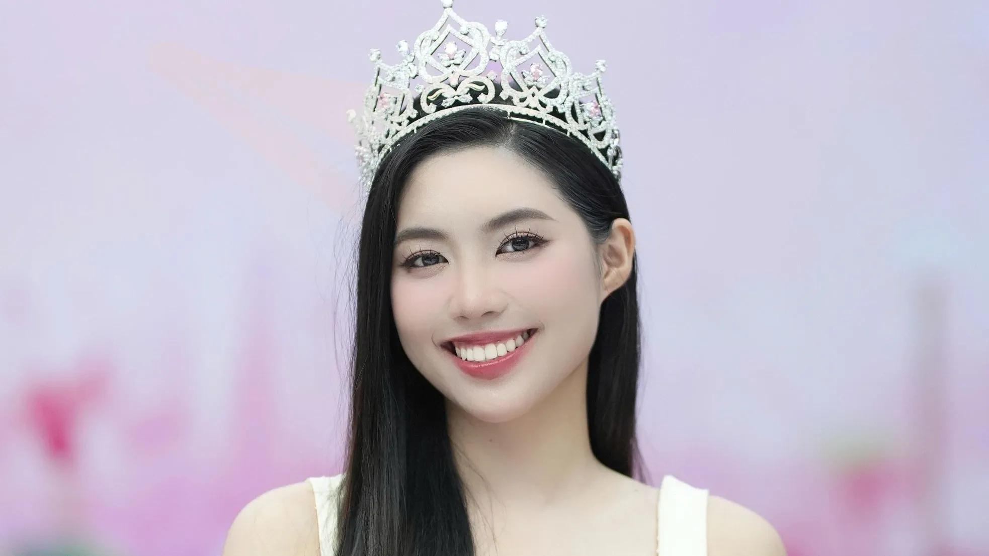 Hoa hậu Hà Trúc Linh về báo Tiền Phong: 'Từ nay chúng ta là người một nhà' ảnh 20