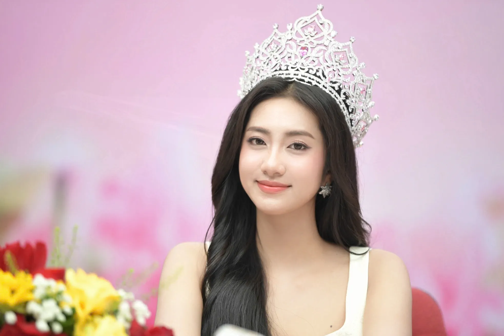 Hoa hậu Hà Trúc Linh về báo Tiền Phong: 'Từ nay chúng ta là người một nhà' ảnh 18