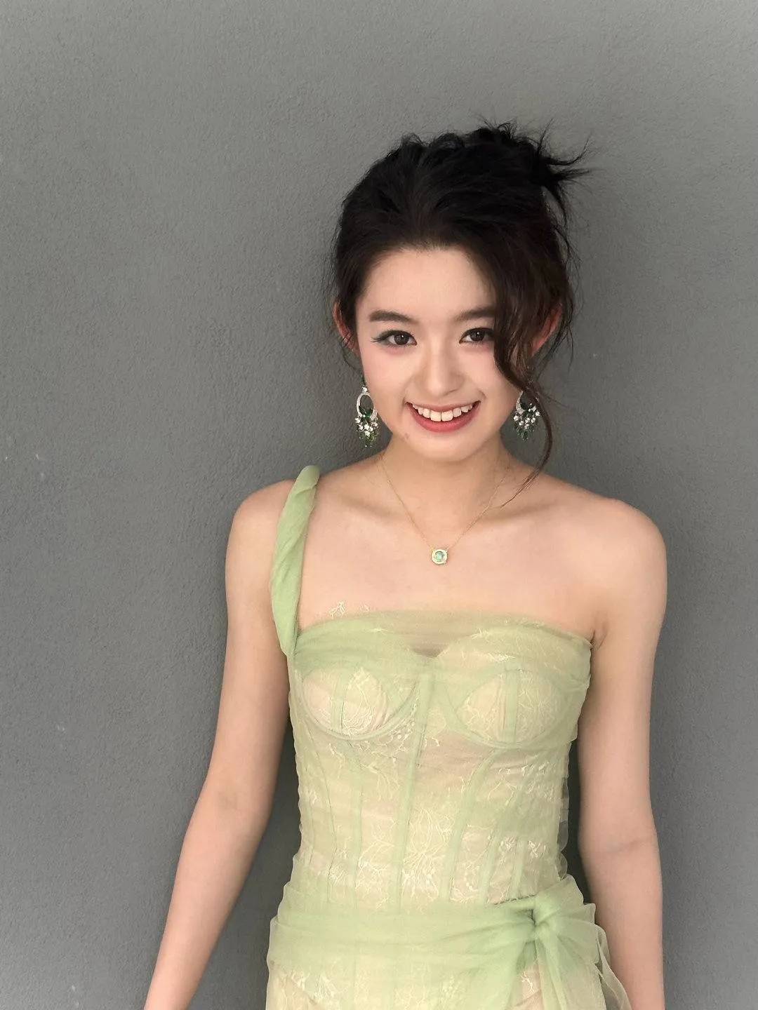 Diễn biến bất ngờ vụ đôi bông tai gây rúng động showbiz ảnh 2