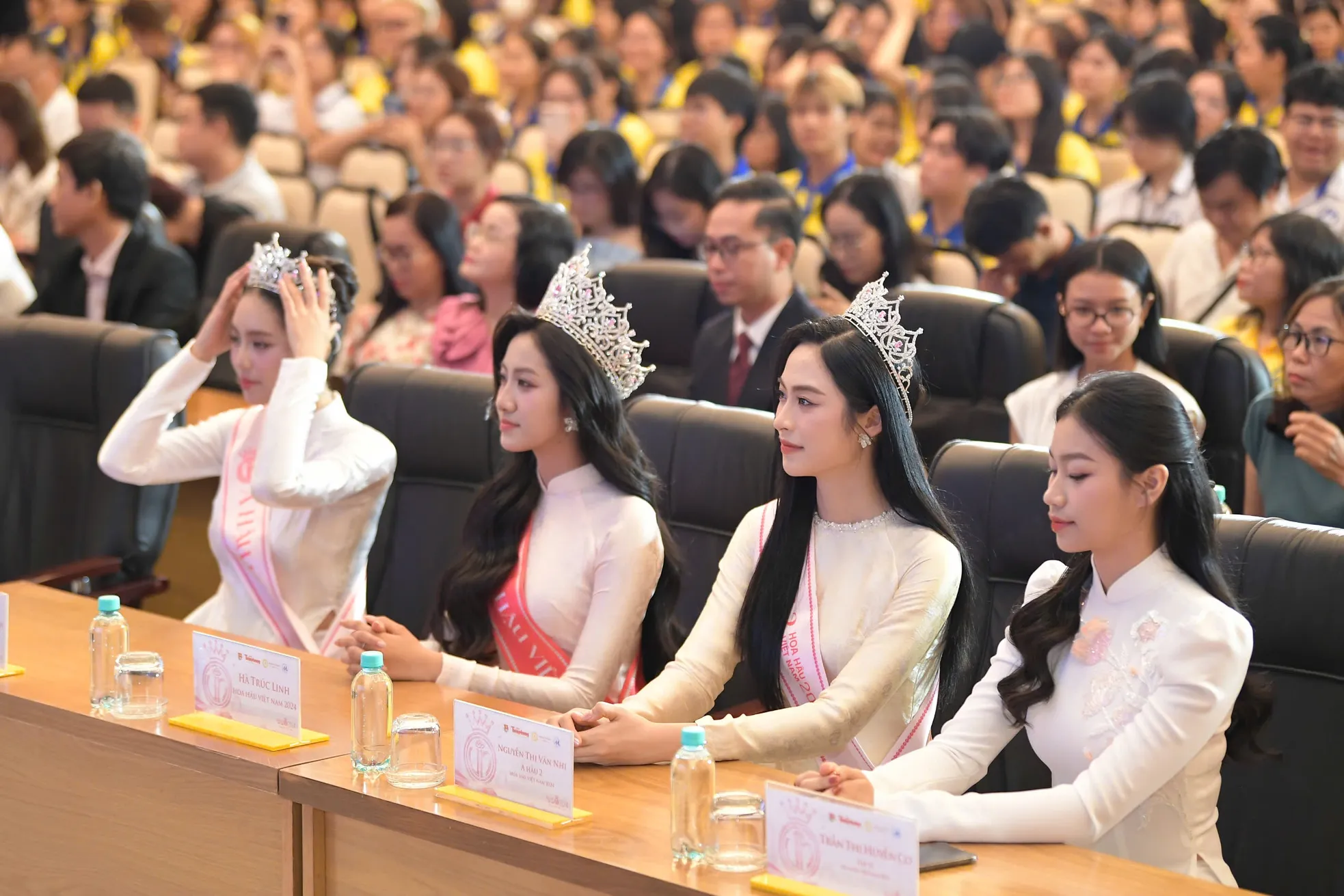 Cận nét rạng rỡ của Hà Trúc Linh và Châu Anh, Vân Nhi ảnh 5