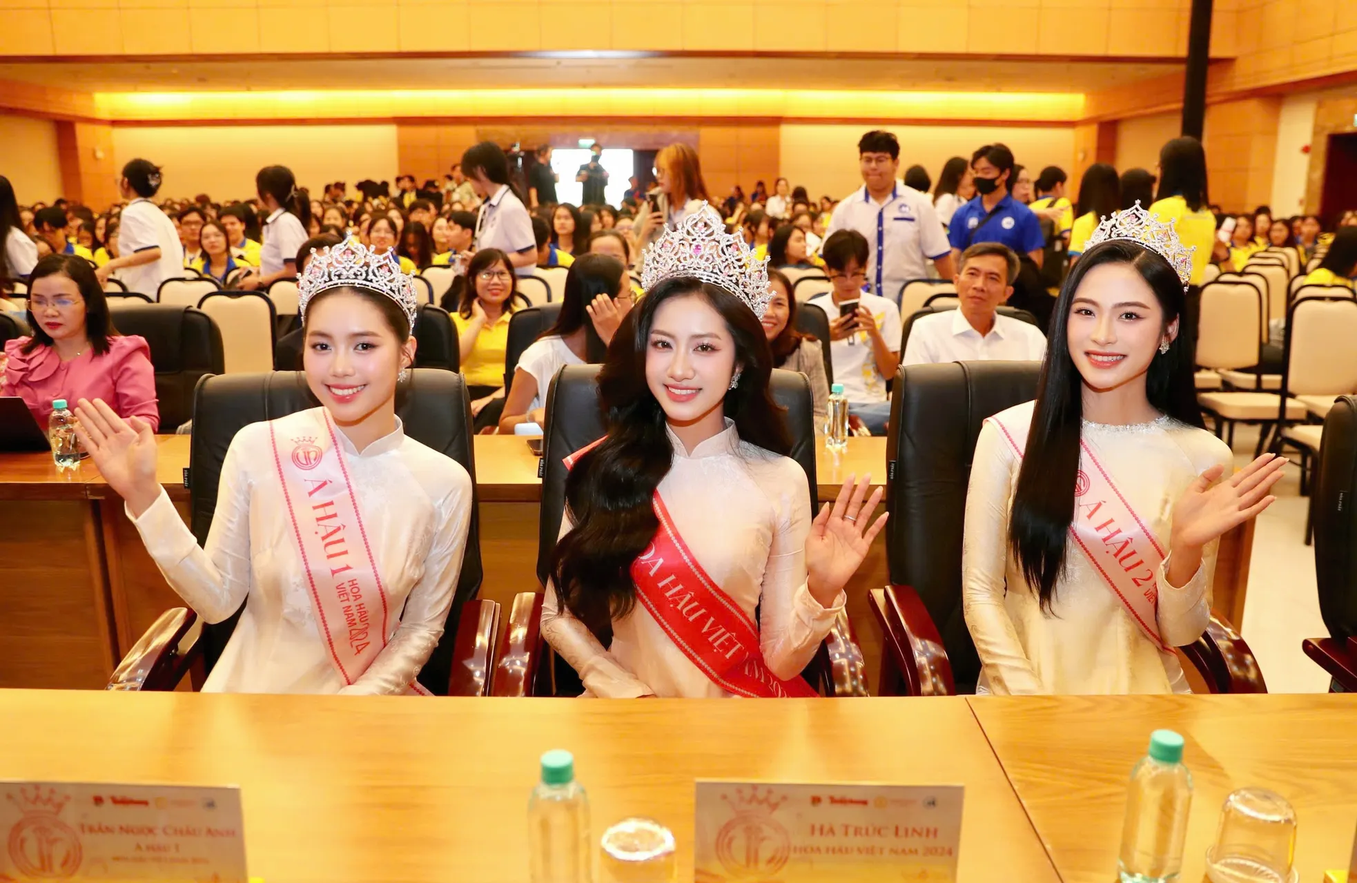 Cận nét rạng rỡ của Hà Trúc Linh và Châu Anh, Vân Nhi ảnh 3
