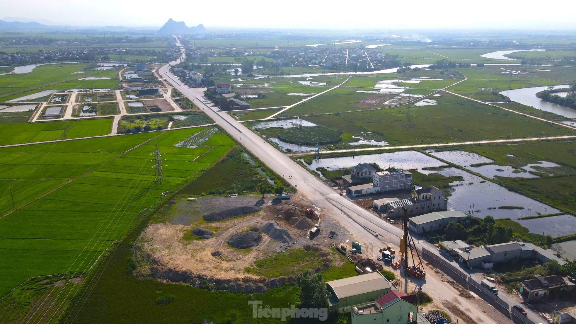 Bụi mù mịt trên công trường nghìn tỷ ở Nghệ An ảnh 1