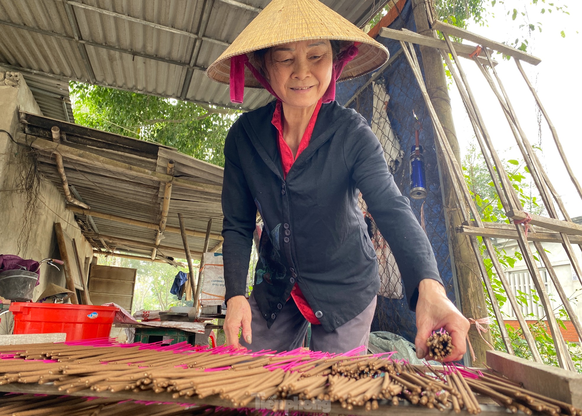 Làng làm hương 'chạy đua' với Tết ảnh 5