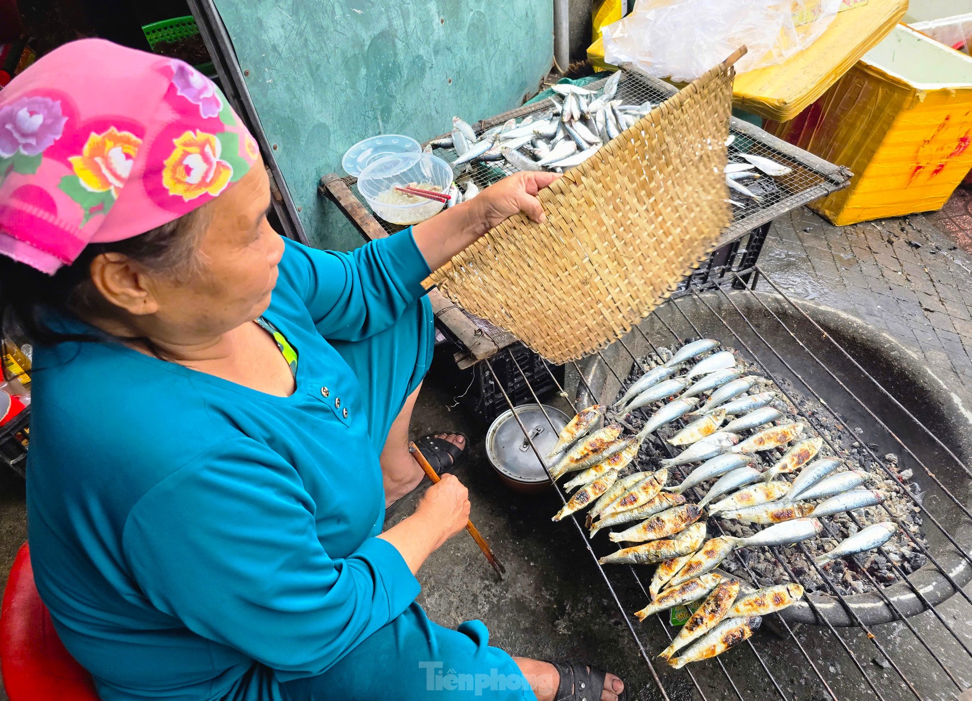 Nướng cá đặc sản không ngơi tay, nhiều người 'hốt bạc' mỗi ngày ảnh 5