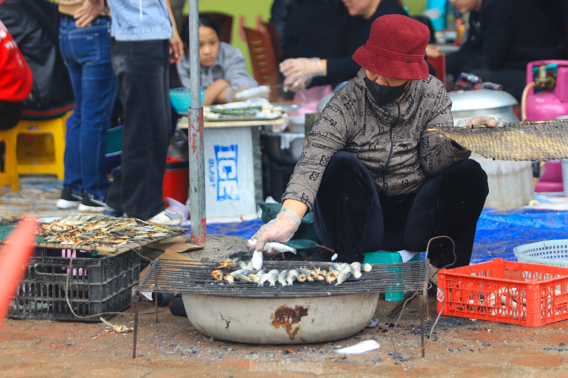 Nướng cá đặc sản không ngơi tay, nhiều người 'hốt bạc' mỗi ngày ảnh 11