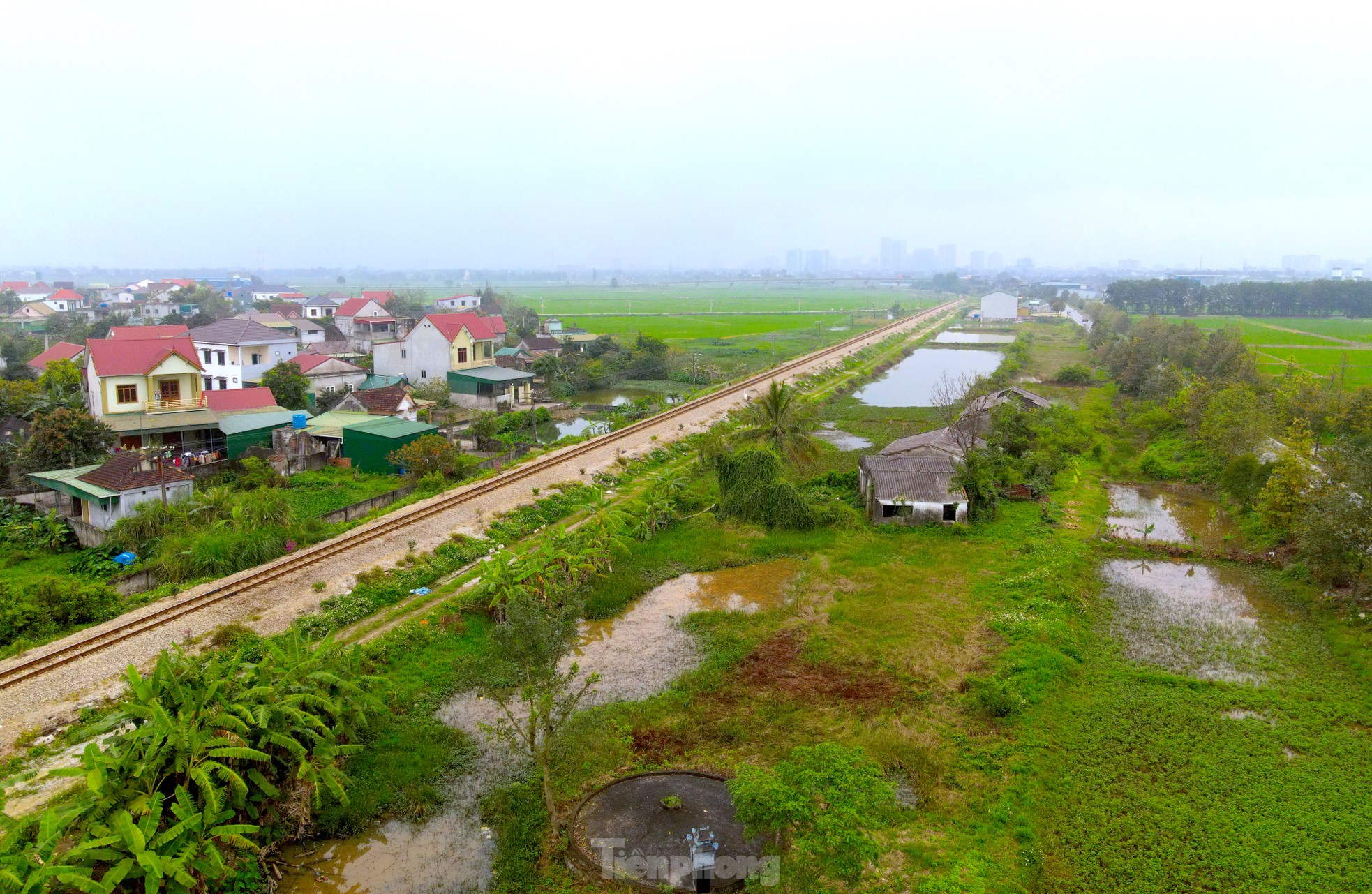 Nơm nớp lo sợ những lối đi dân sinh trên đường sắt Bắc Nam ảnh 2