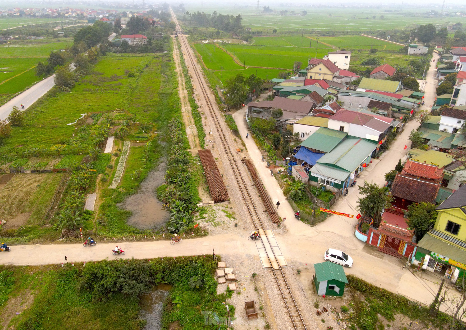 Nơm nớp lo sợ những lối đi dân sinh trên đường sắt Bắc Nam ảnh 3