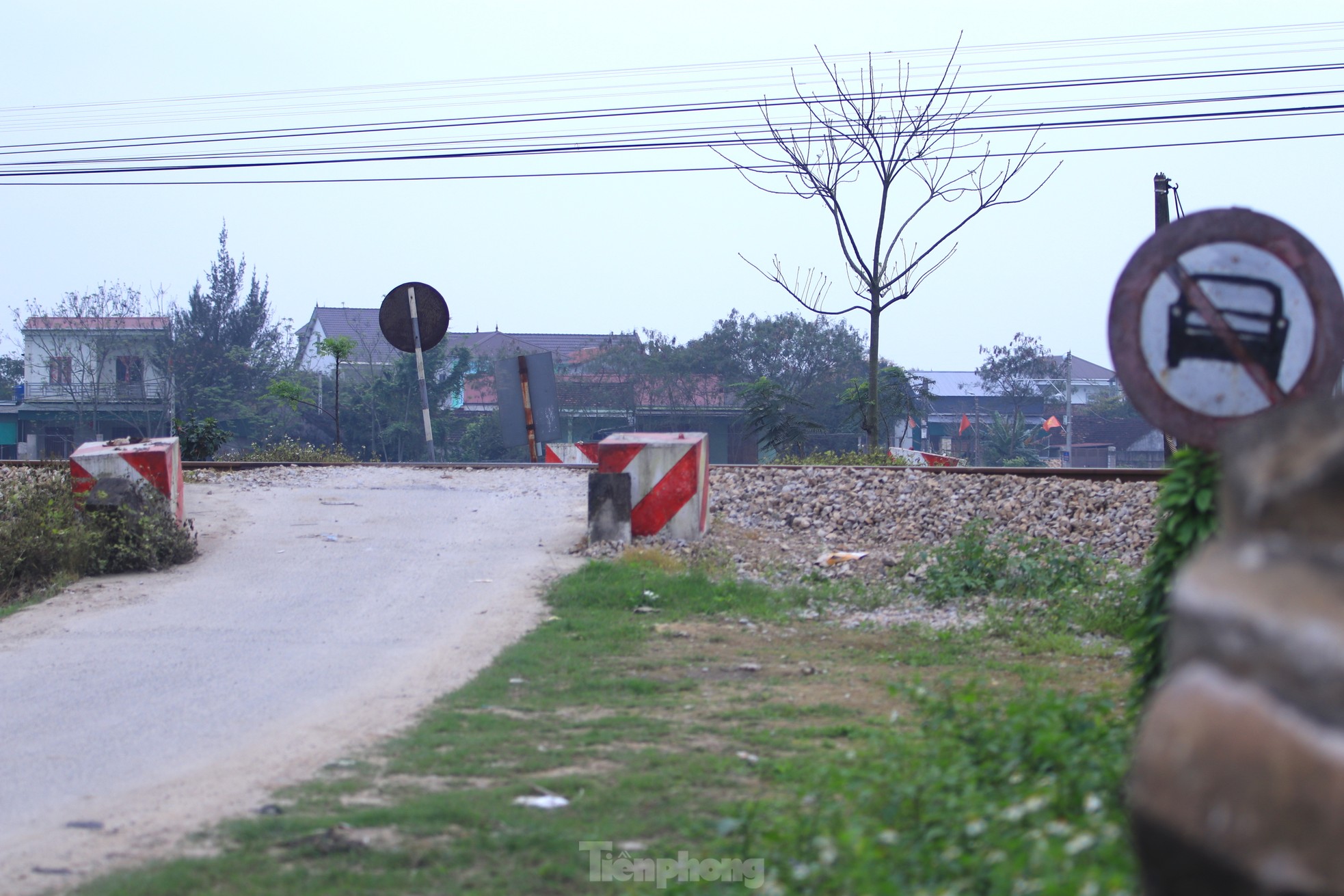 Nơm nớp lo sợ những lối đi dân sinh trên đường sắt Bắc Nam ảnh 6