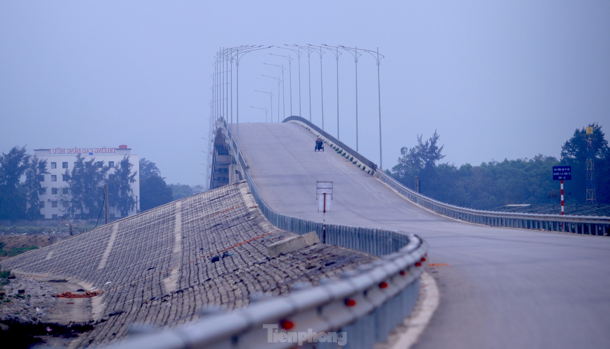 'Điểm nghẽn' trên tuyến đường ven biển nghìn tỷ ảnh 3