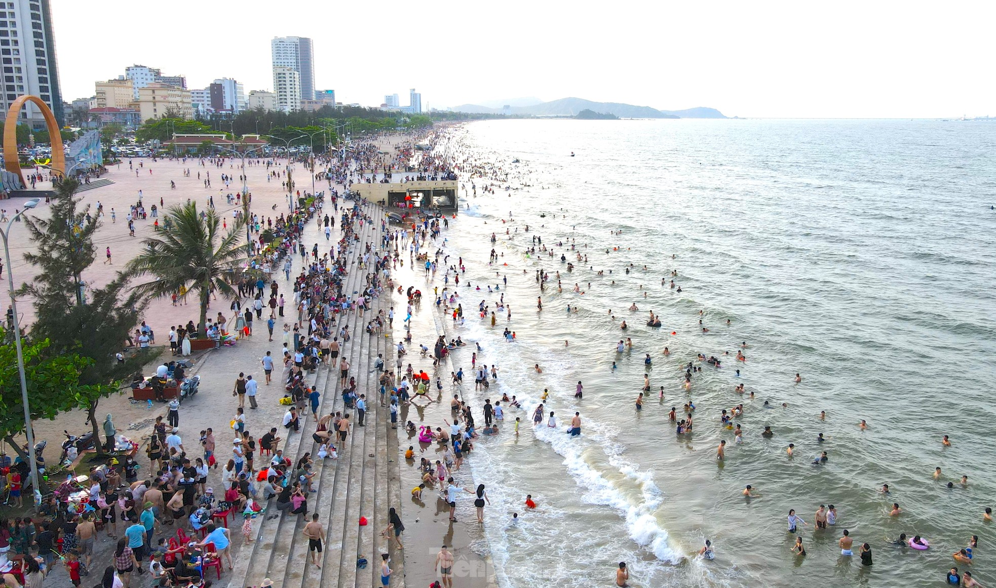 Chen chân tắm biển Cửa Lò ảnh 6