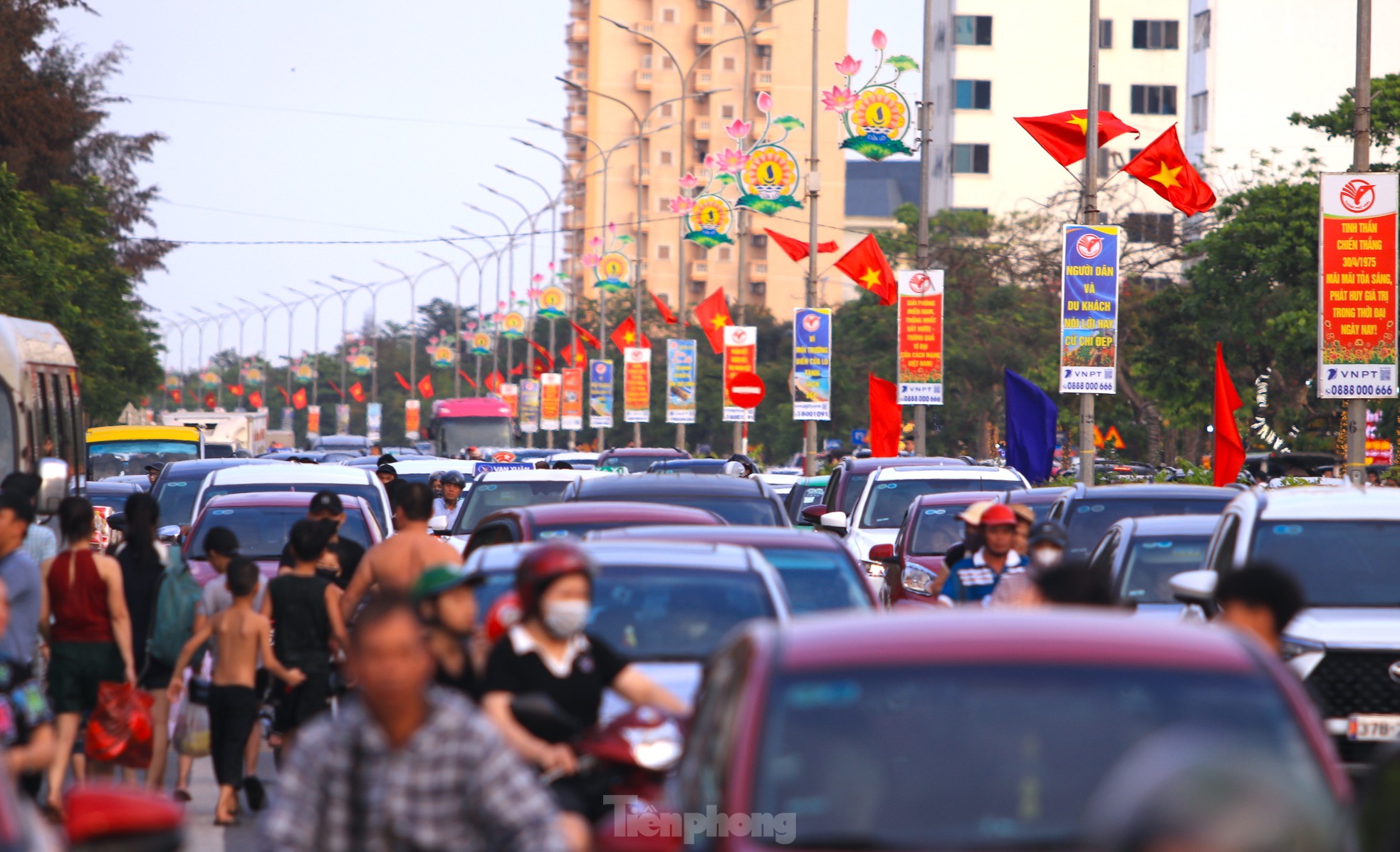 Chen chân tắm biển Cửa Lò ảnh 4