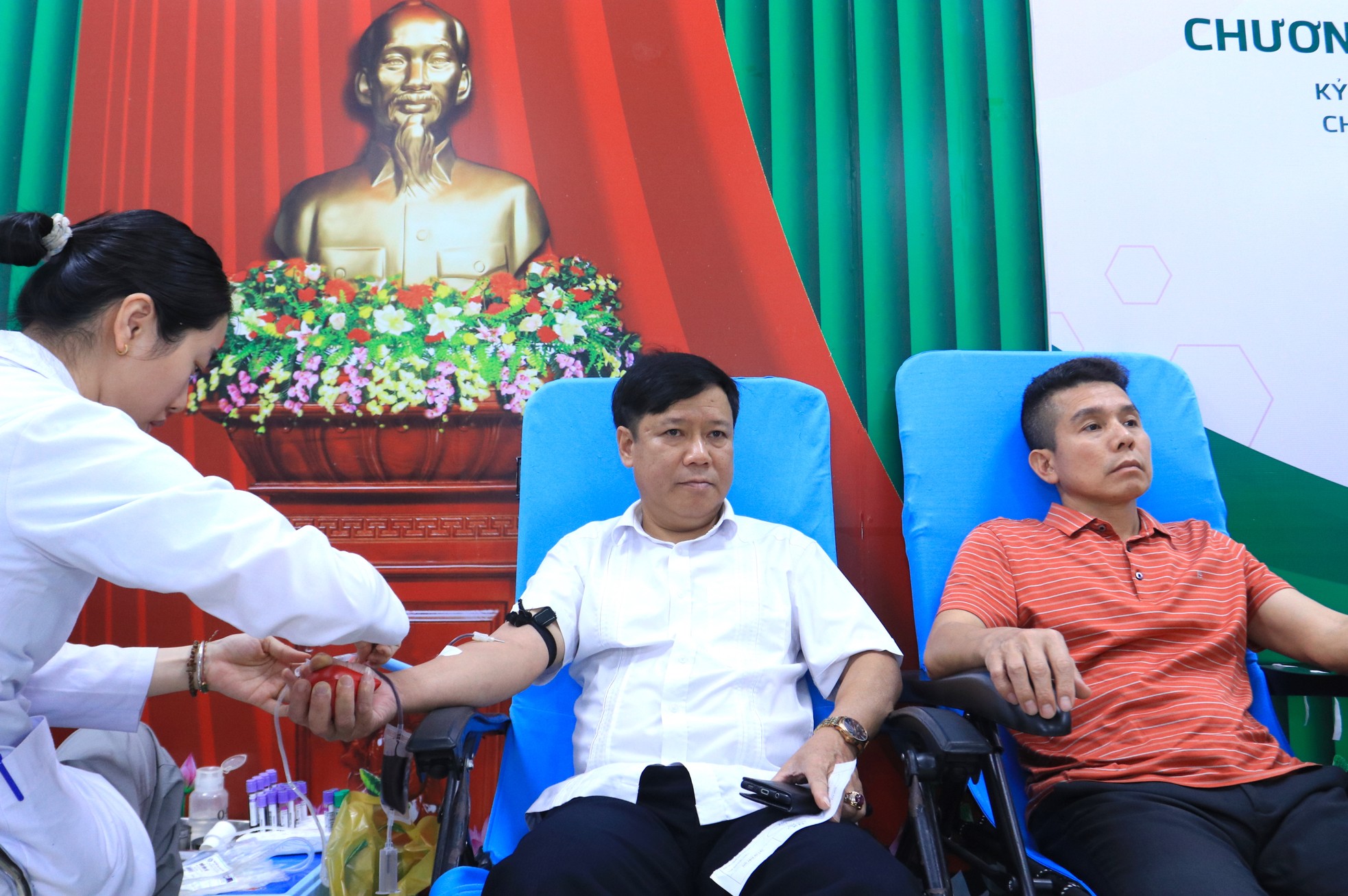Thanh niên, người lao động xứ Nghệ 'trao giọt hồng - trao yêu thương' ảnh 8