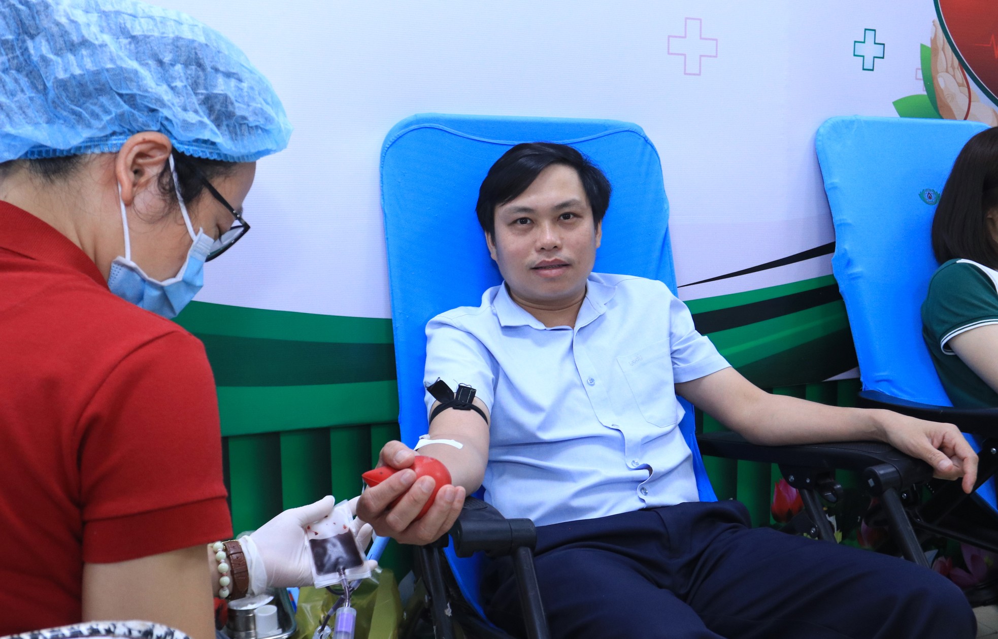 Thanh niên, người lao động xứ Nghệ 'trao giọt hồng - trao yêu thương' ảnh 10